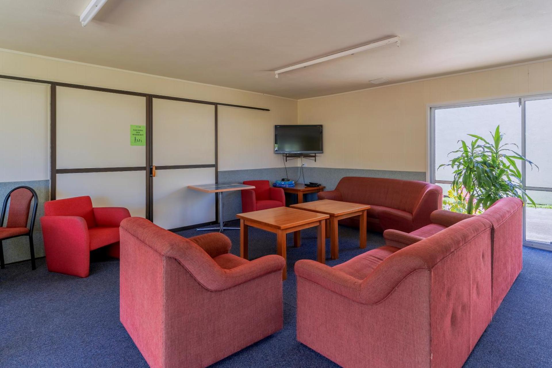 Aloha Apartments - Photo 13