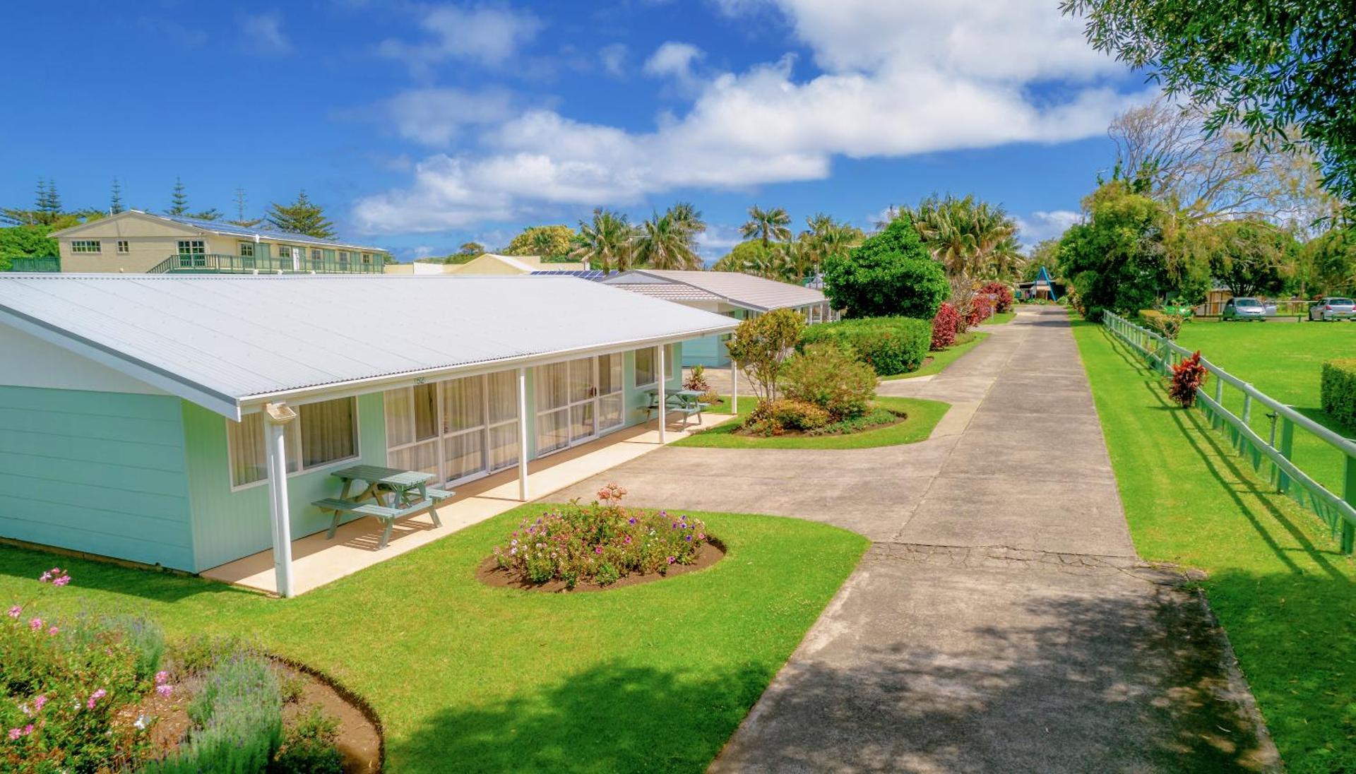 Aloha Apartments - Photo 9