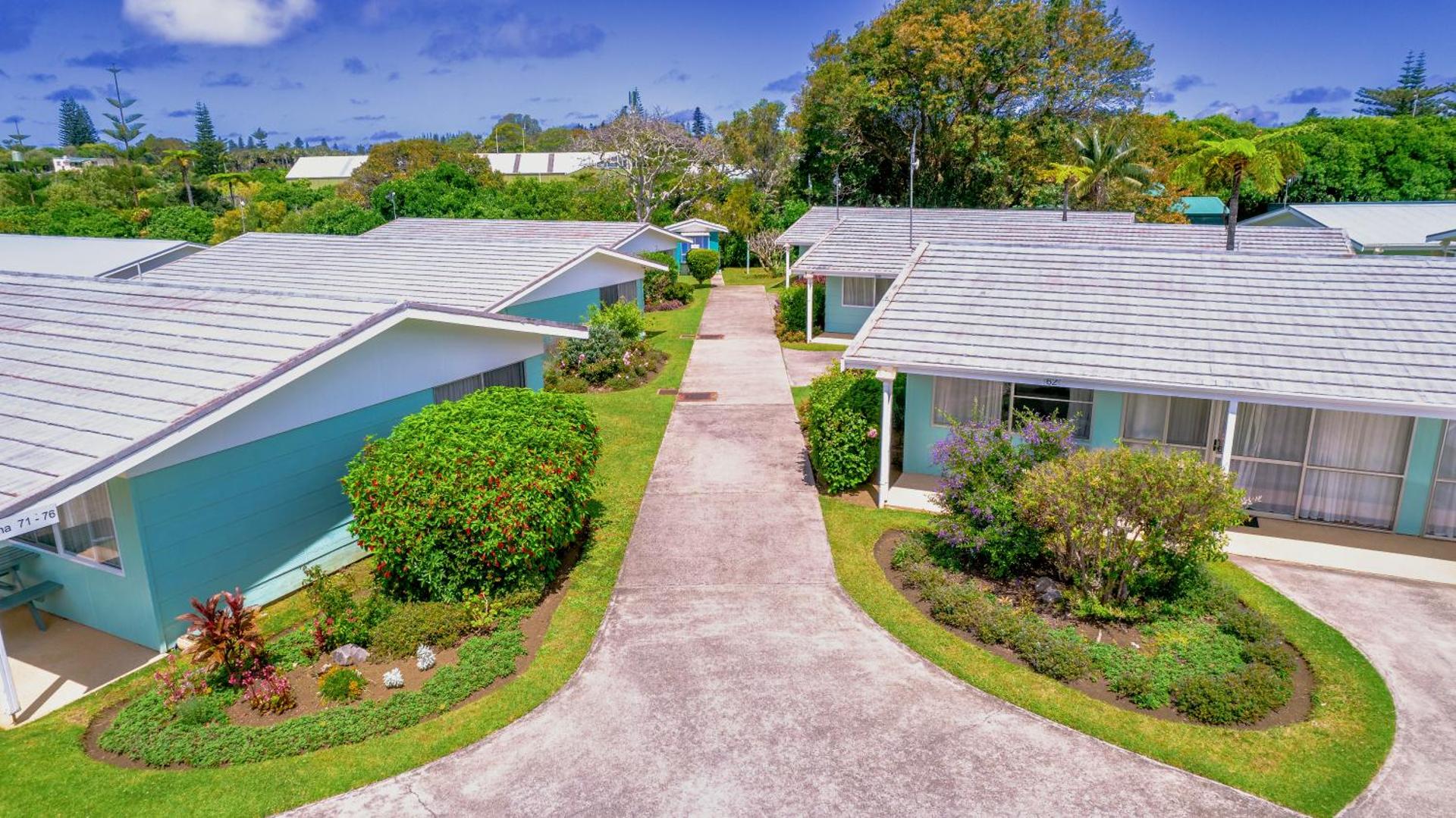 Aloha Apartments - Photo 2