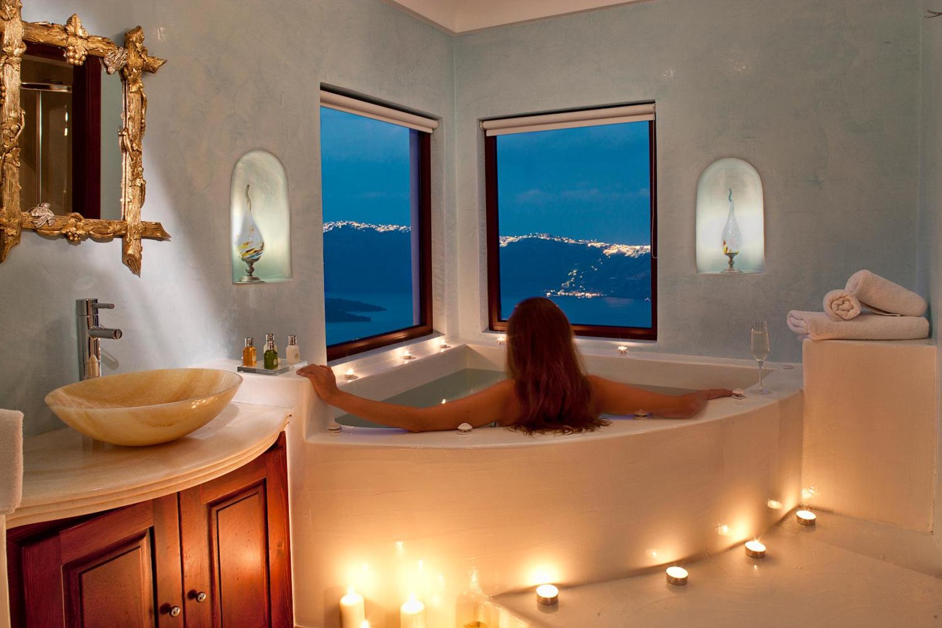 Senior Suite with Hot Tub with Volcano & Sunset View