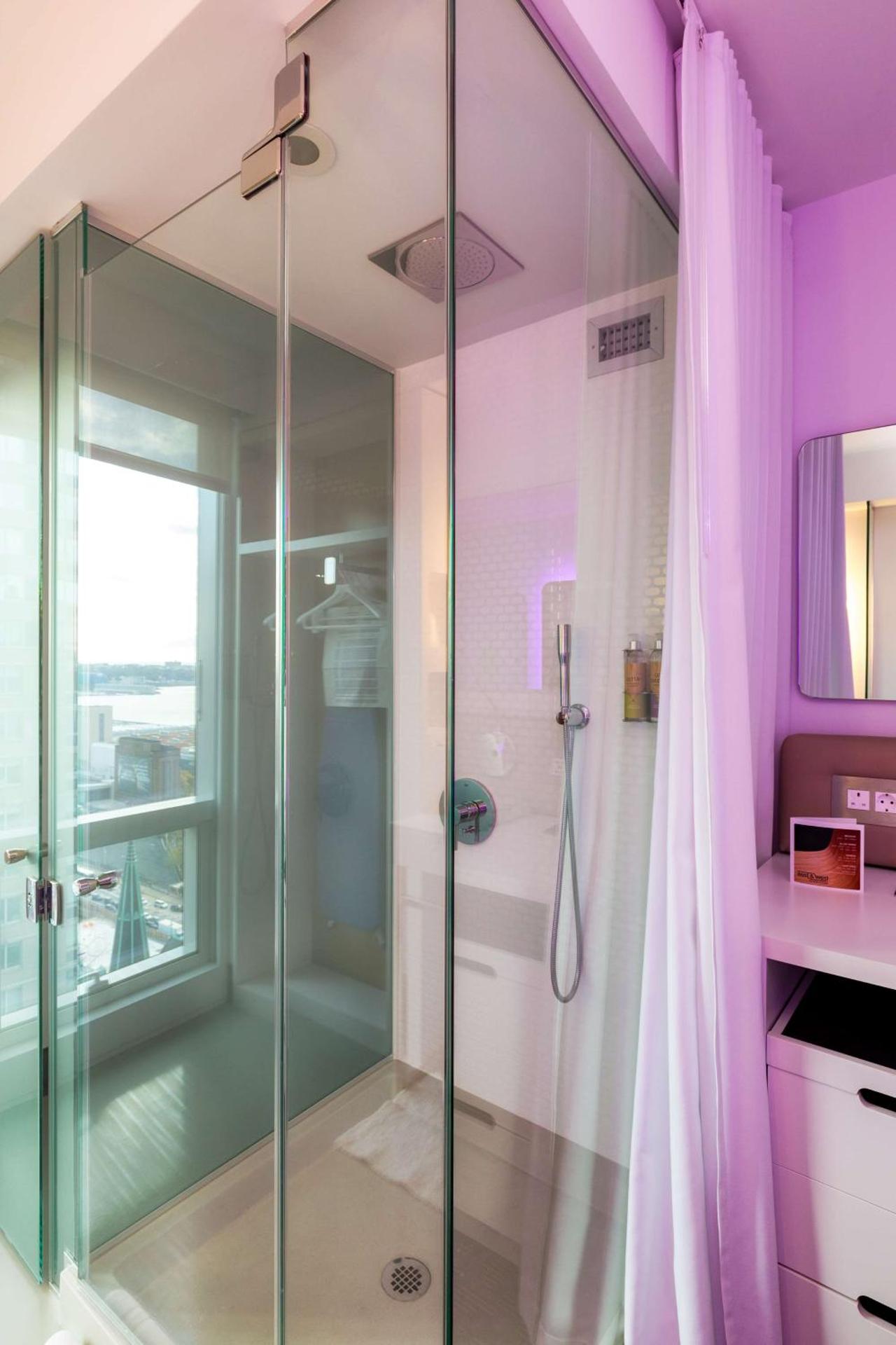 YOTEL New York Times Square - Photo 4