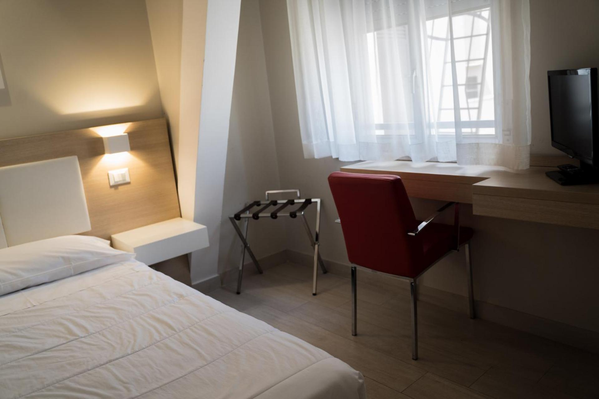 Hotel Mediterraneo - Photo 42