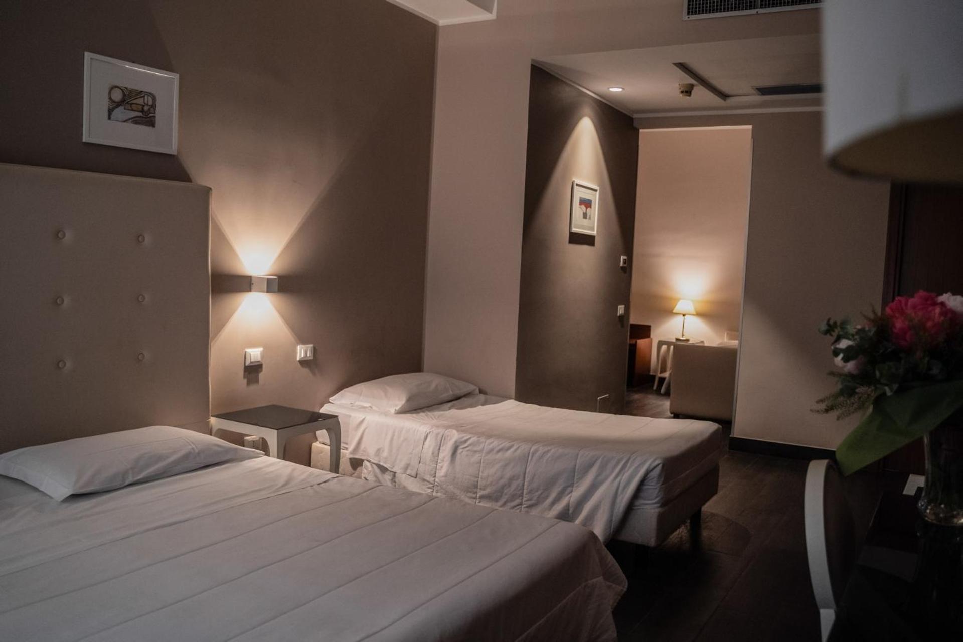 Hotel Mediterraneo - Photo 10