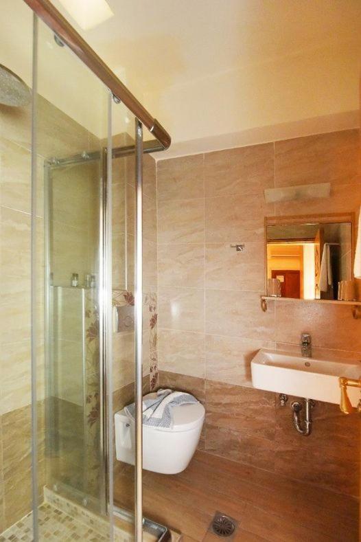 Paris Hotel - Photo 9