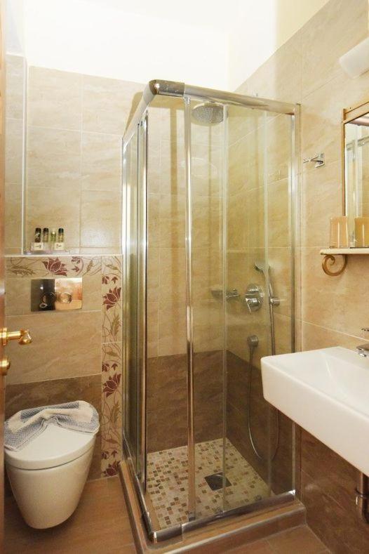 Paris Hotel - Photo 18