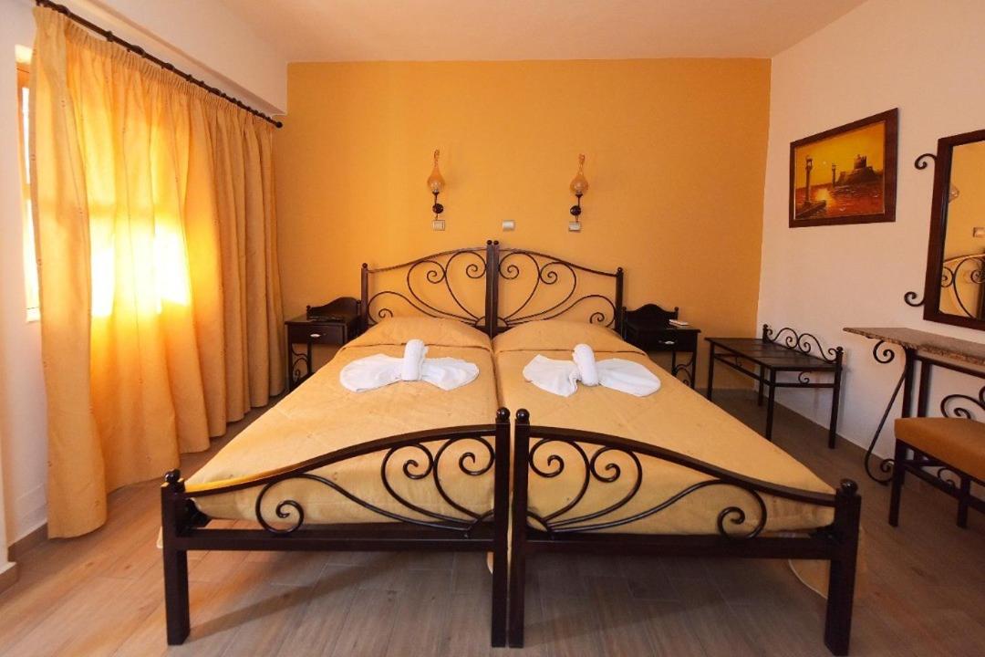 Paris Hotel - Photo 16