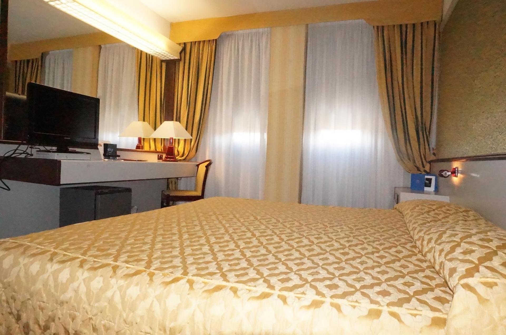 Hotel Maxim - Photo 5