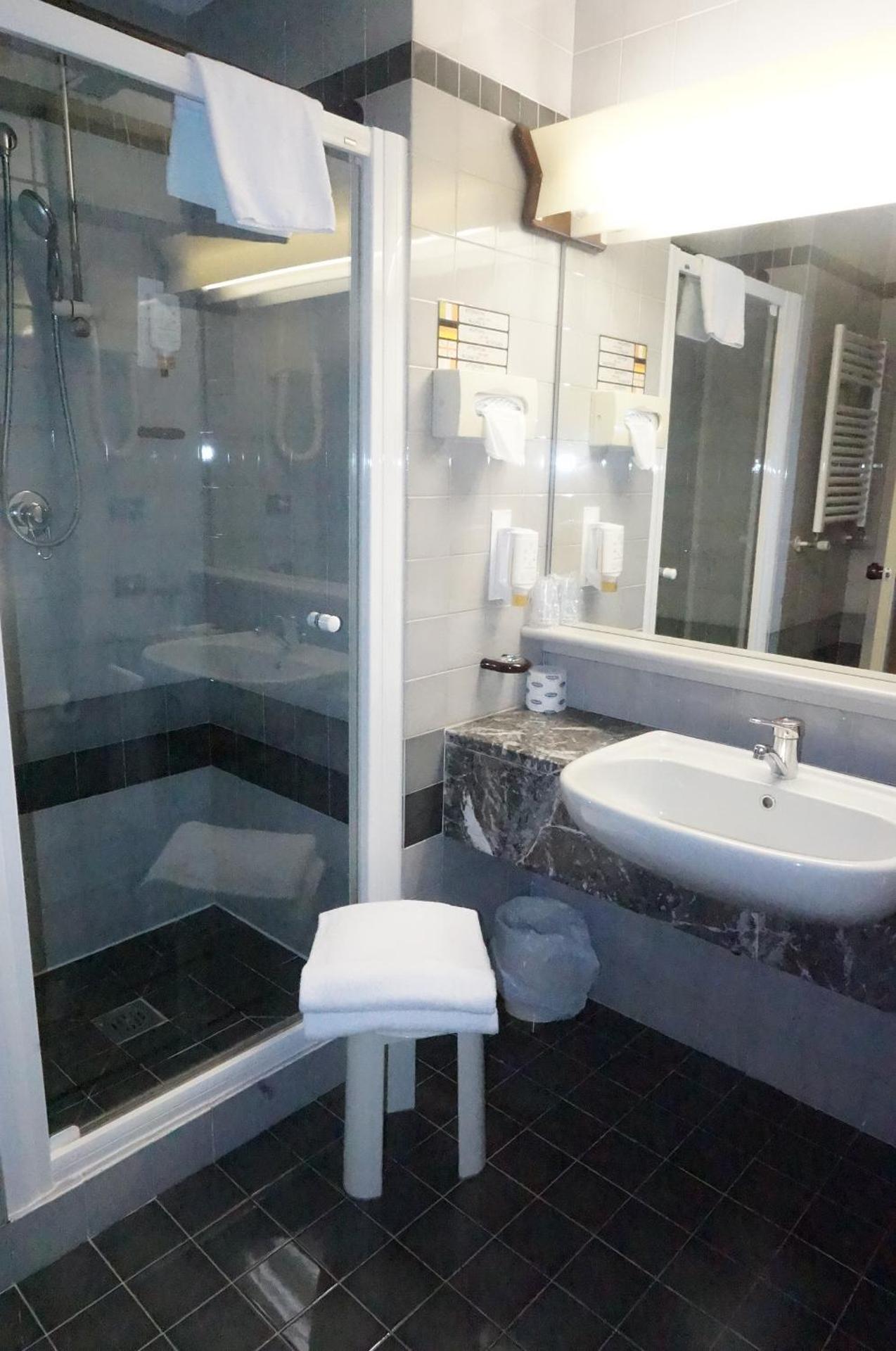 Hotel Maxim - Photo 36