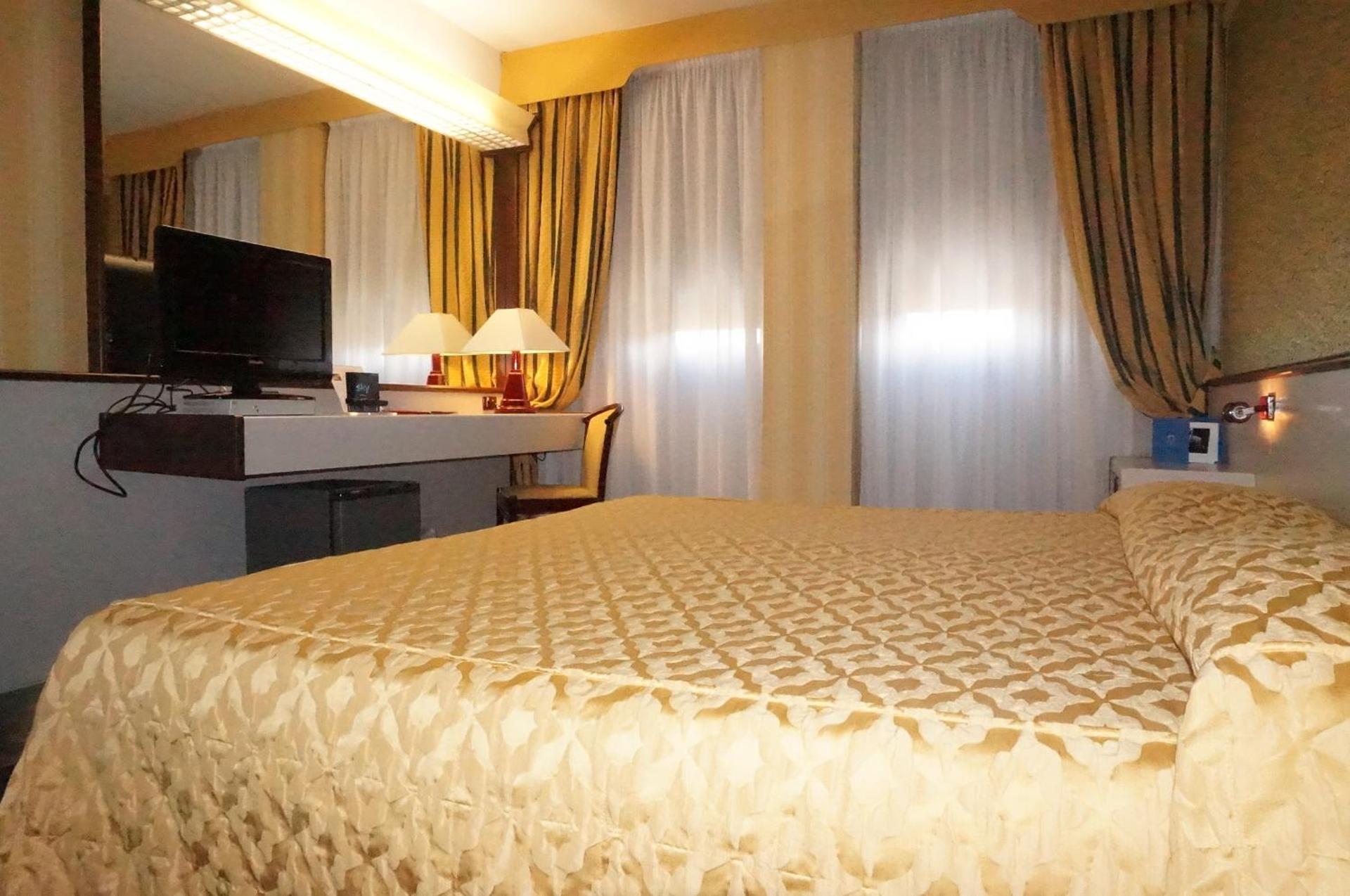 Hotel Maxim - Photo 64