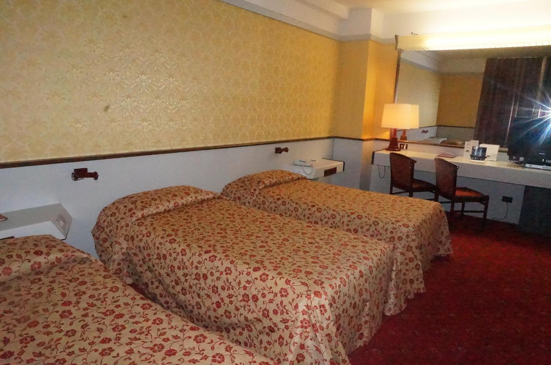 Hotel Maxim - Photo 34