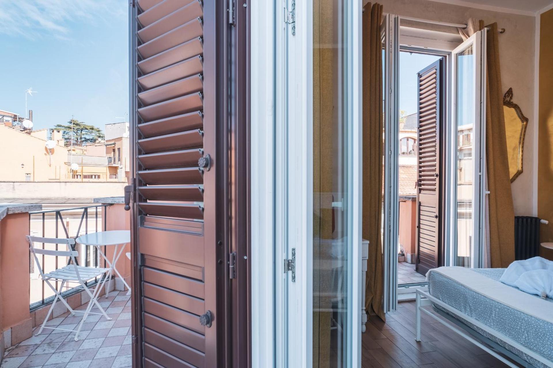 Golden Rooms Piazza di Spagna - Photo 24
