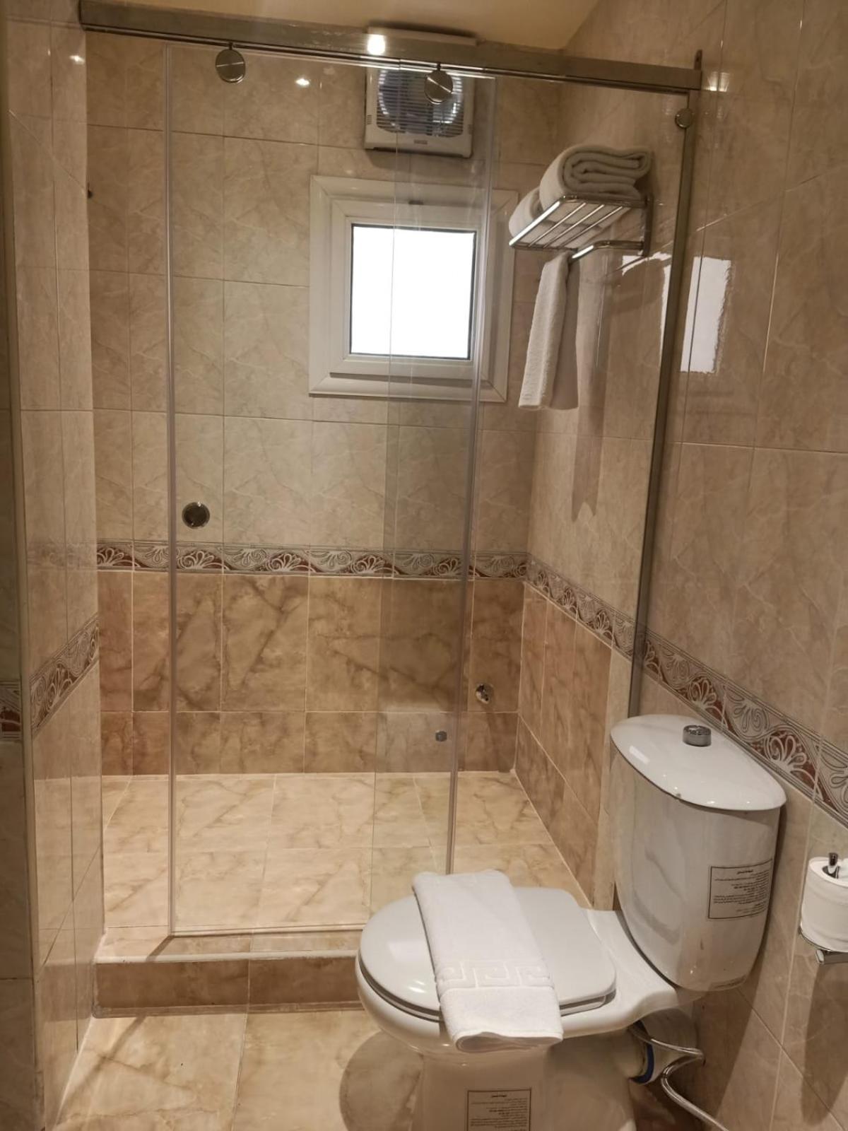 Golden Carven Hotel - Photo 15