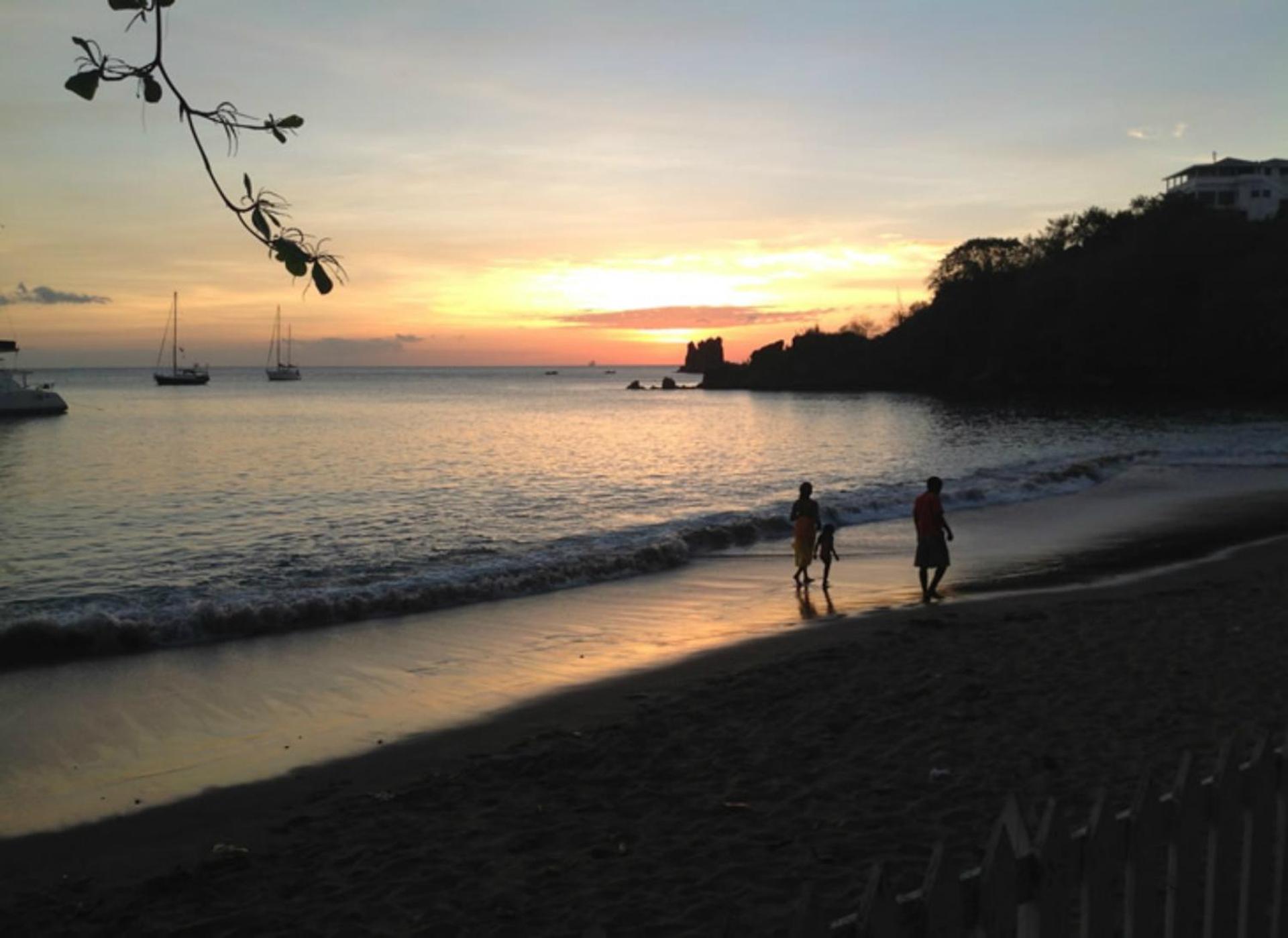 Sunset Shores Beach Hotel - Photo 10