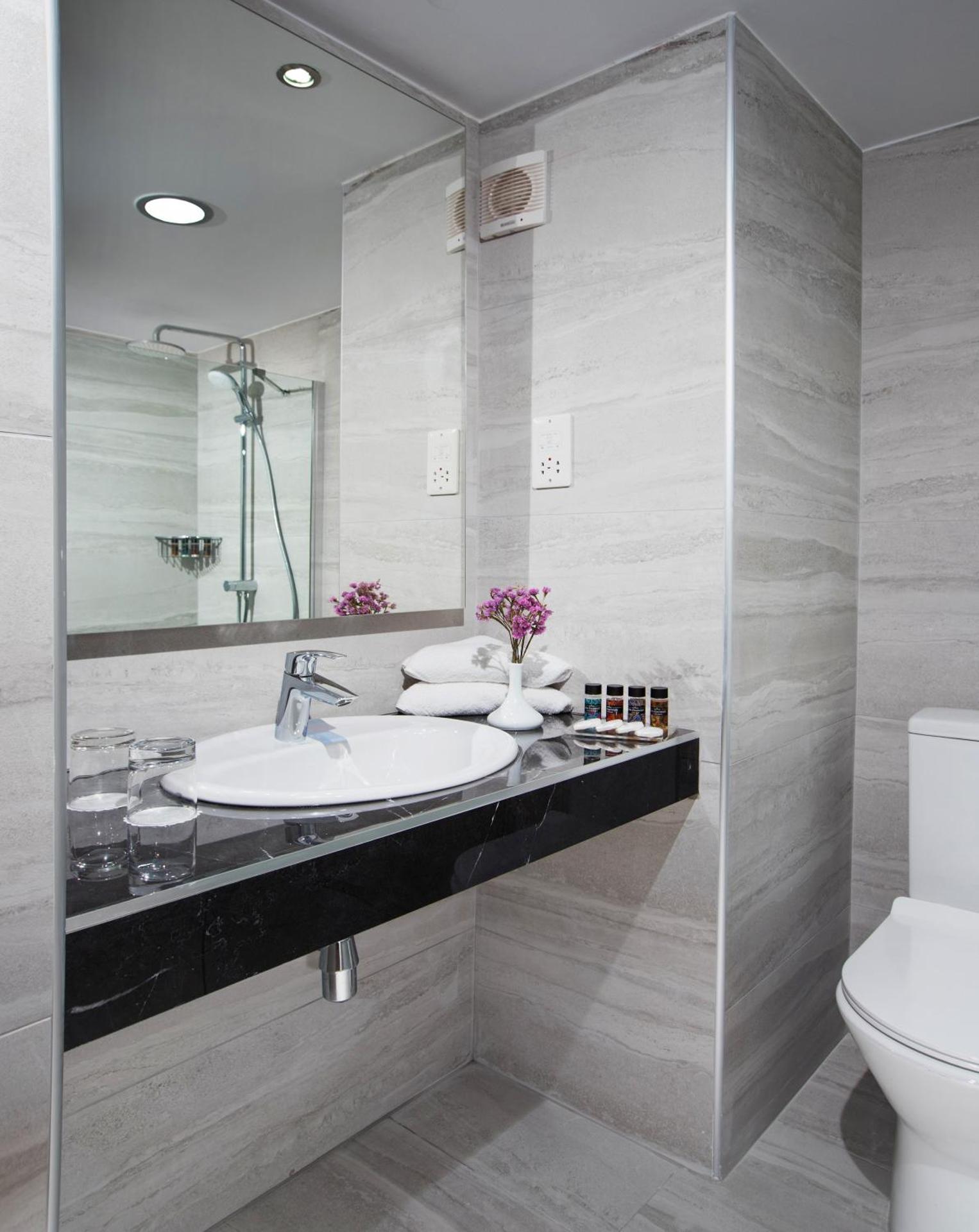 Mayfair Hotel - Photo 35