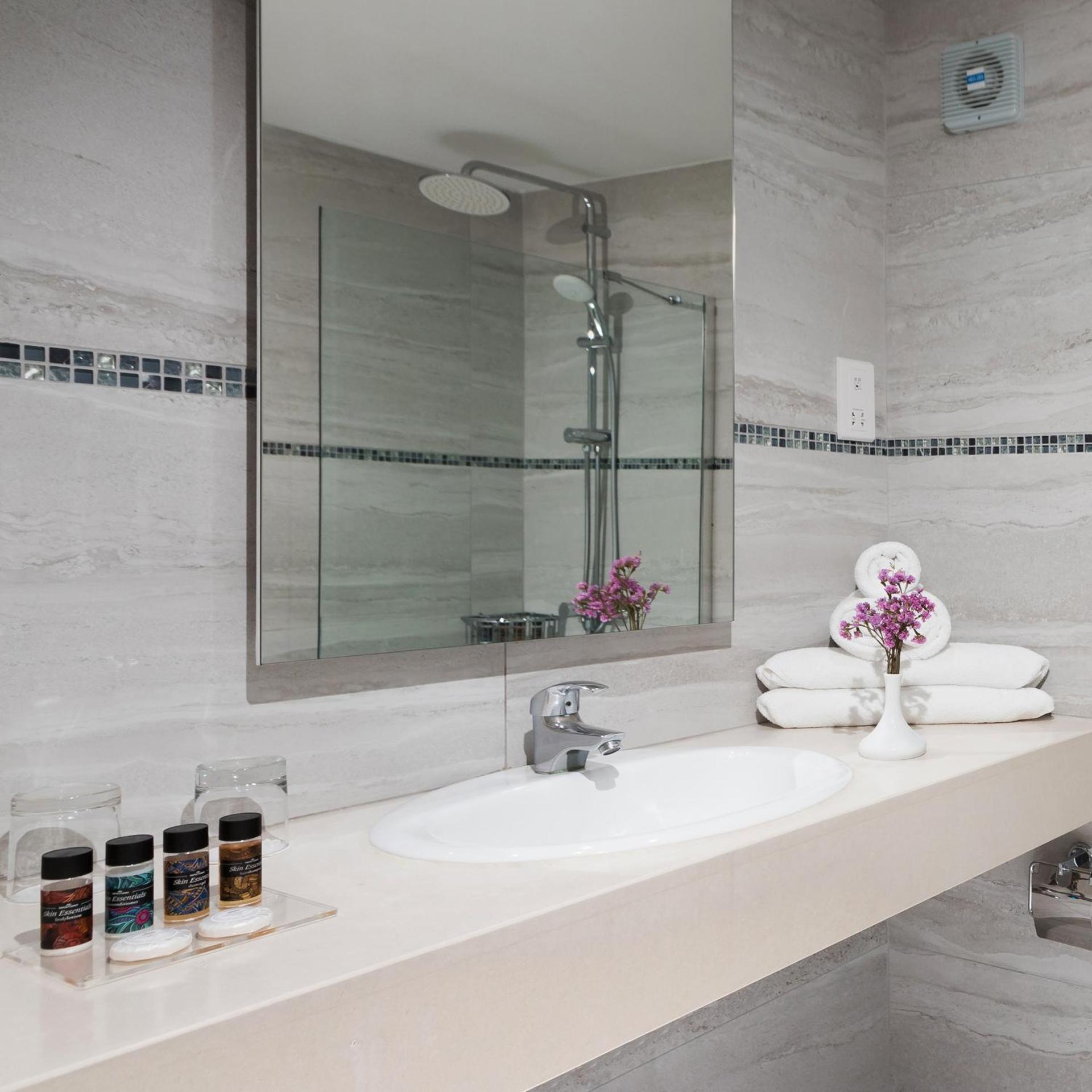 Mayfair Hotel - Photo 41