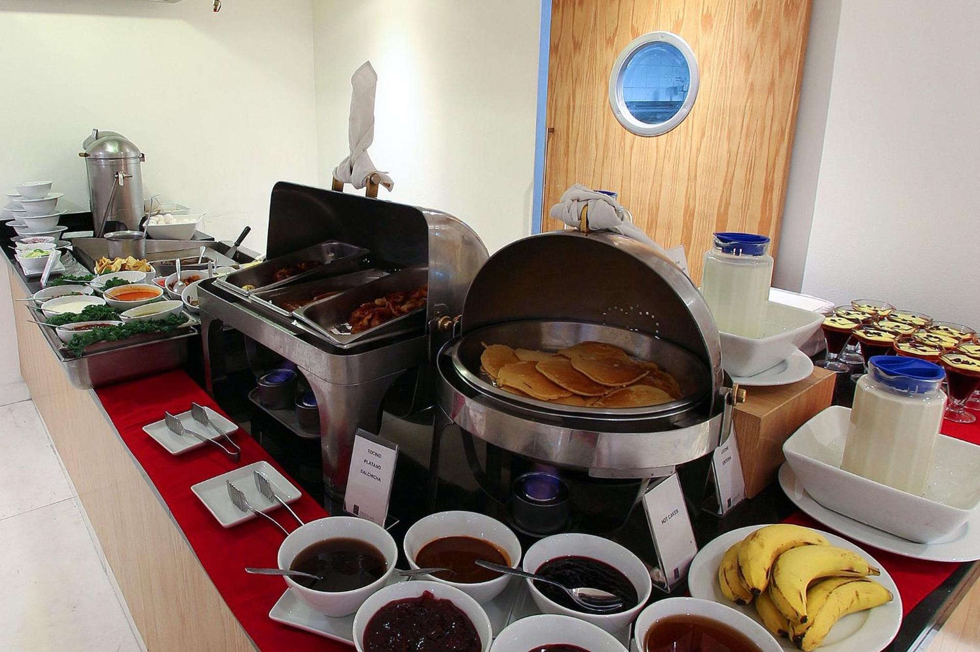 Fiesta Inn Express Naucalpan - Photo 37