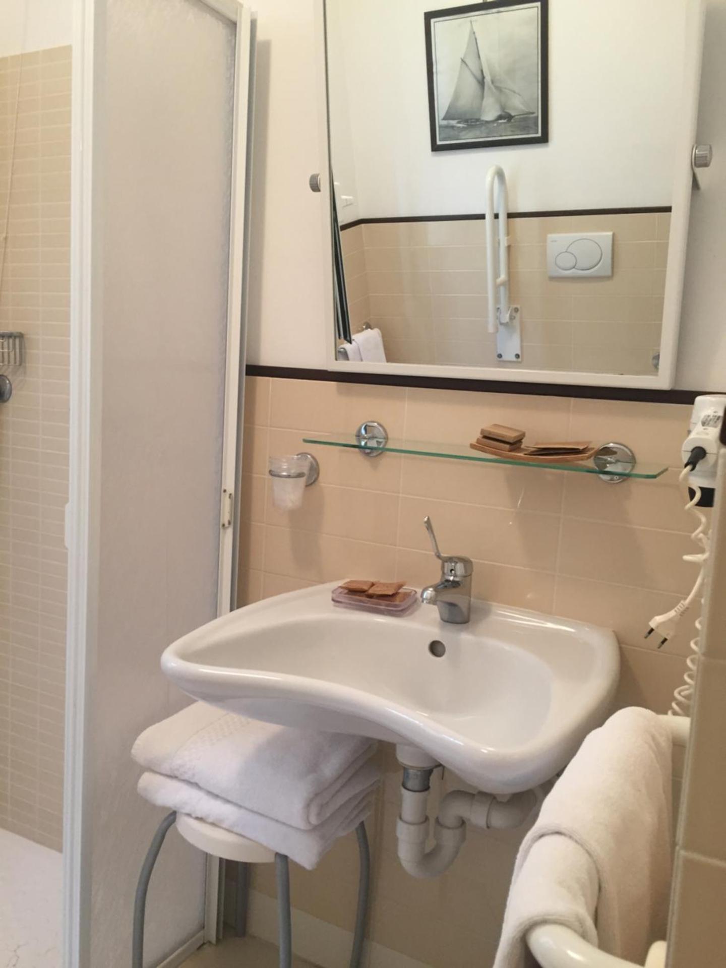 Hotel Miranda - Photo 25