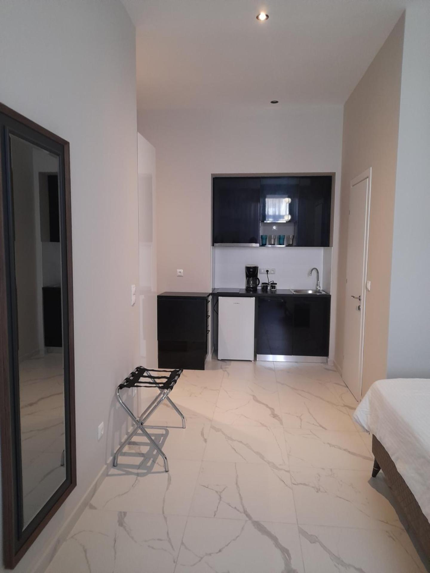 Deluxe Junior Suite - Photo 2