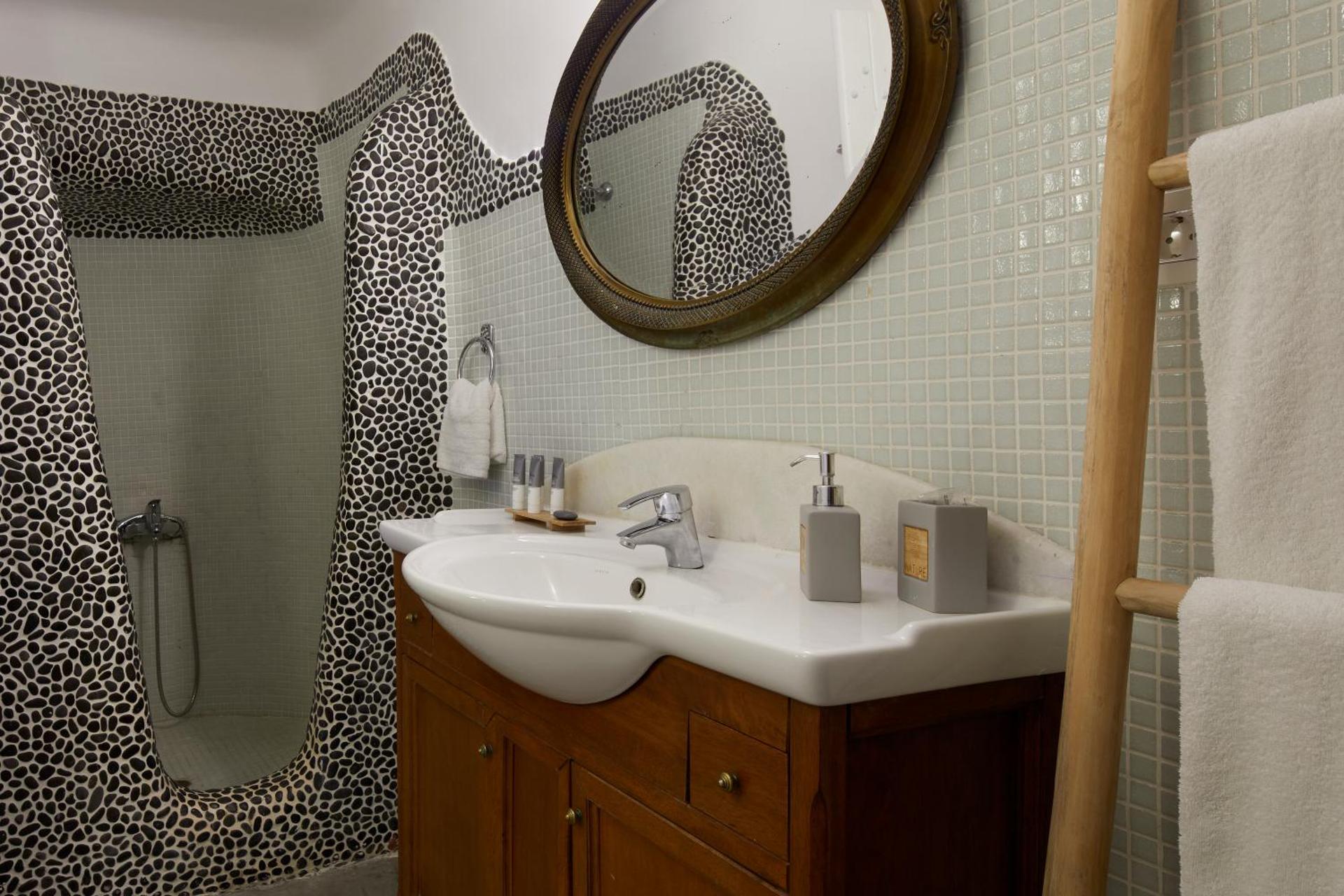 Suites of the Gods Cave Spa Hotel - Photo 20