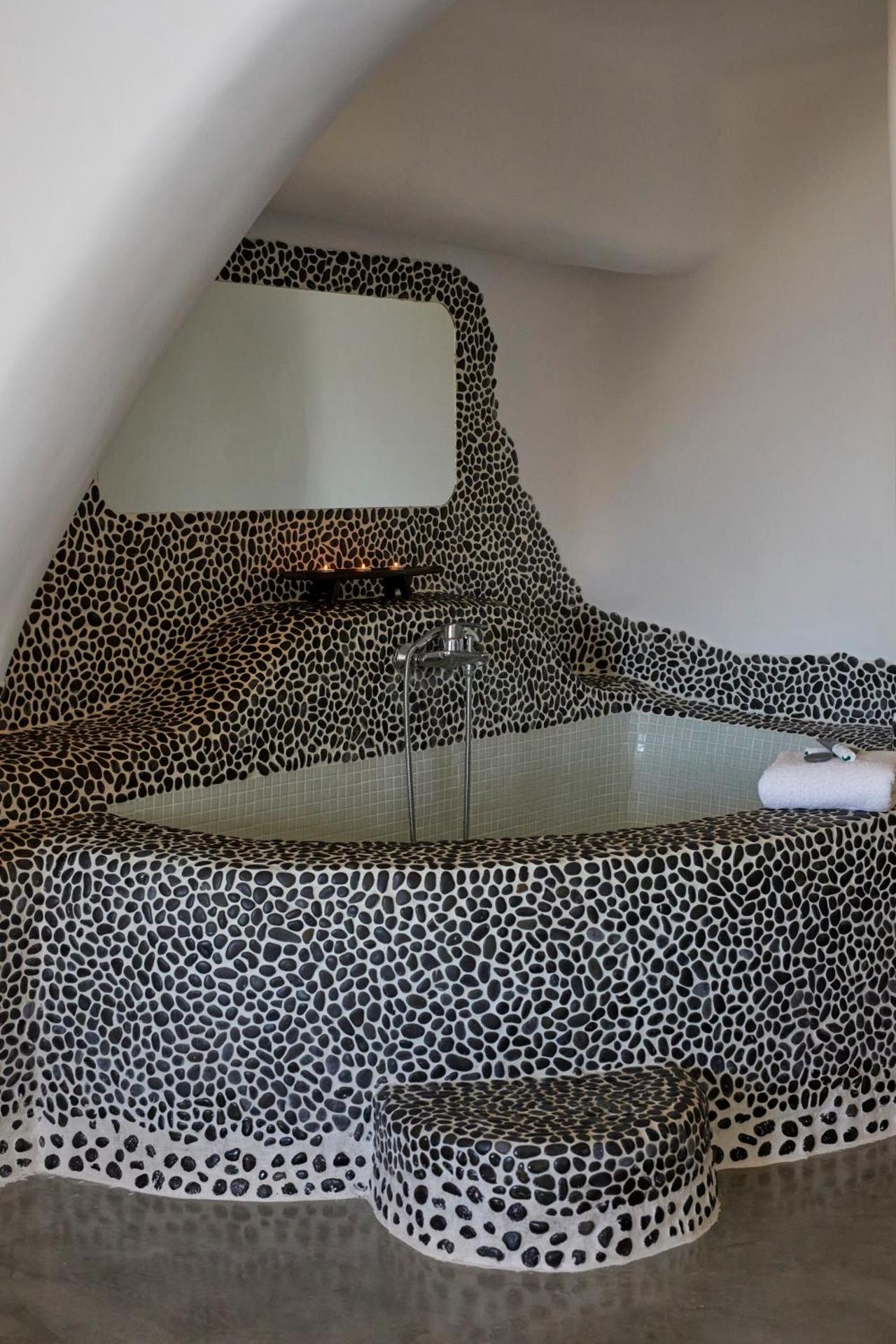 Suites of the Gods Cave Spa Hotel - Photo 23