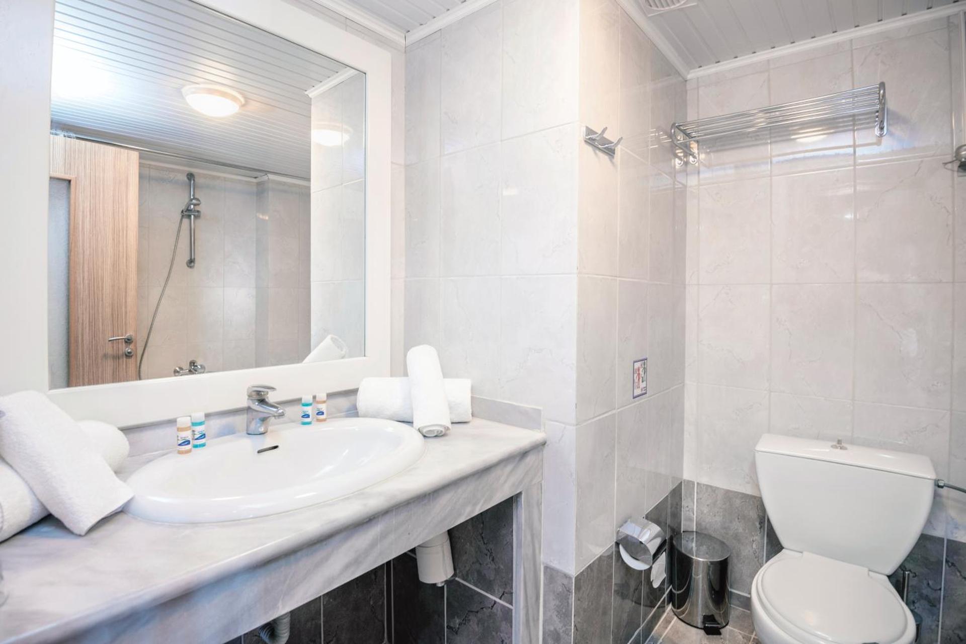 Atlantis Hotel - Photo 60