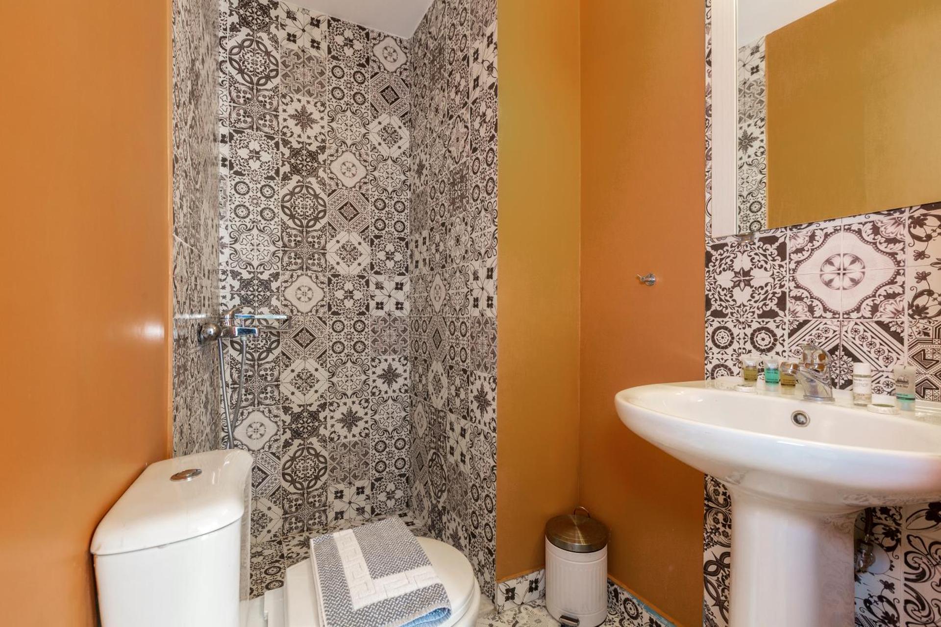 Psirri Place economy apartments centrally located - Photo 13