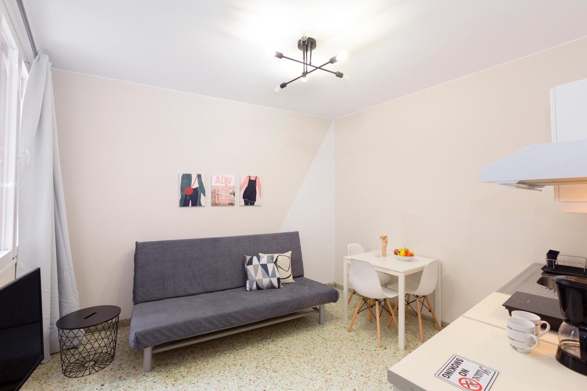 Psirri Place economy apartments centrally located - Photo 9