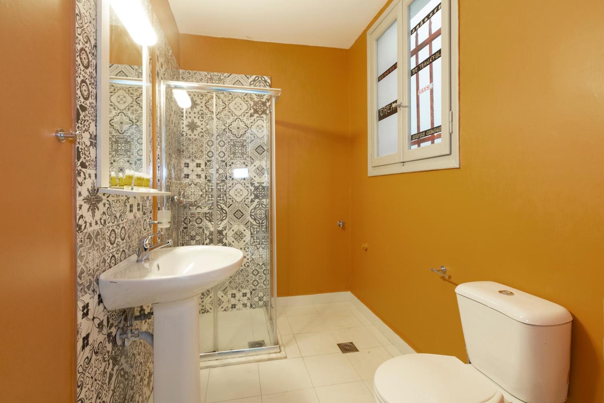 Psirri Place economy apartments centrally located - Photo 5