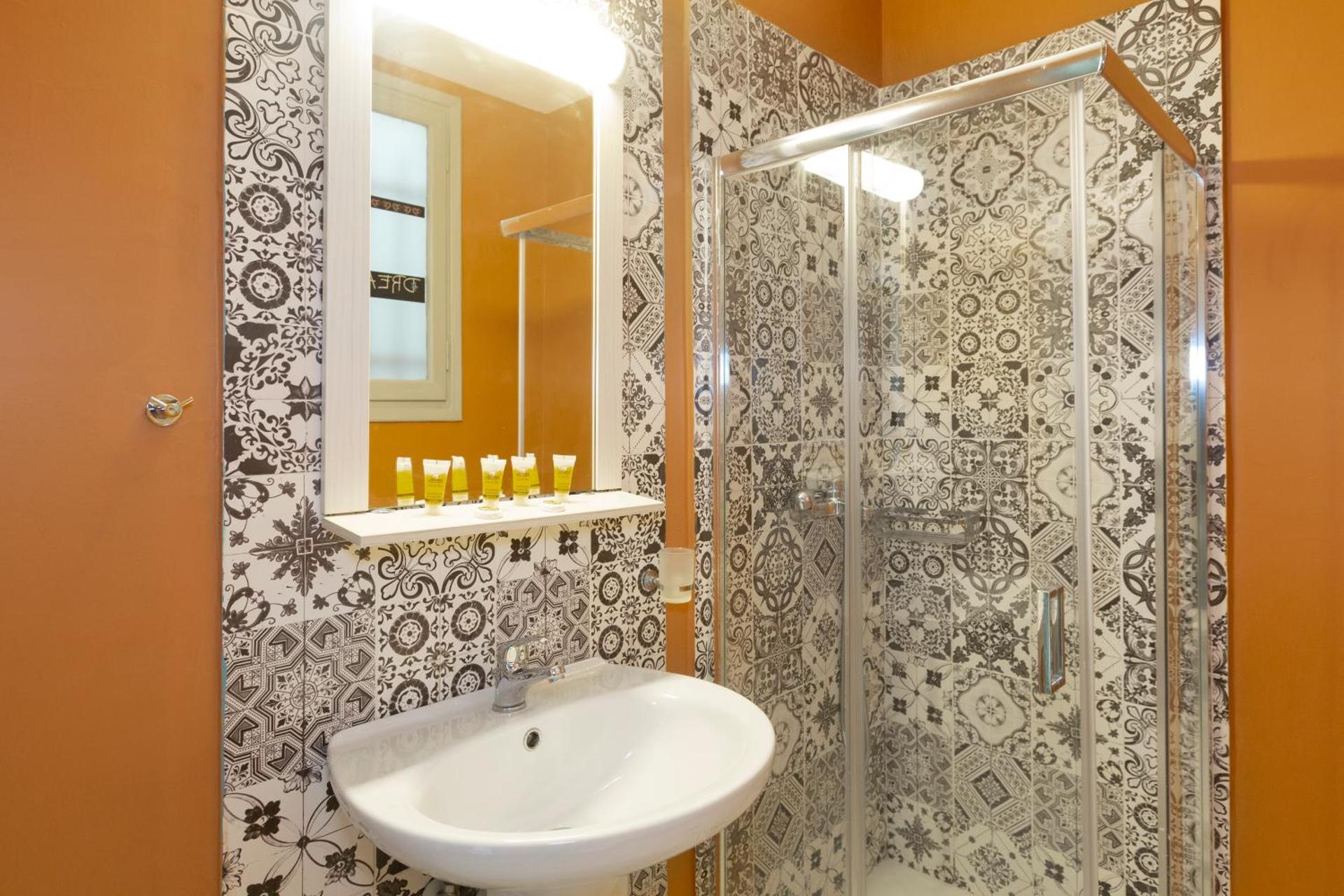 Psirri Place economy apartments centrally located - Photo 7