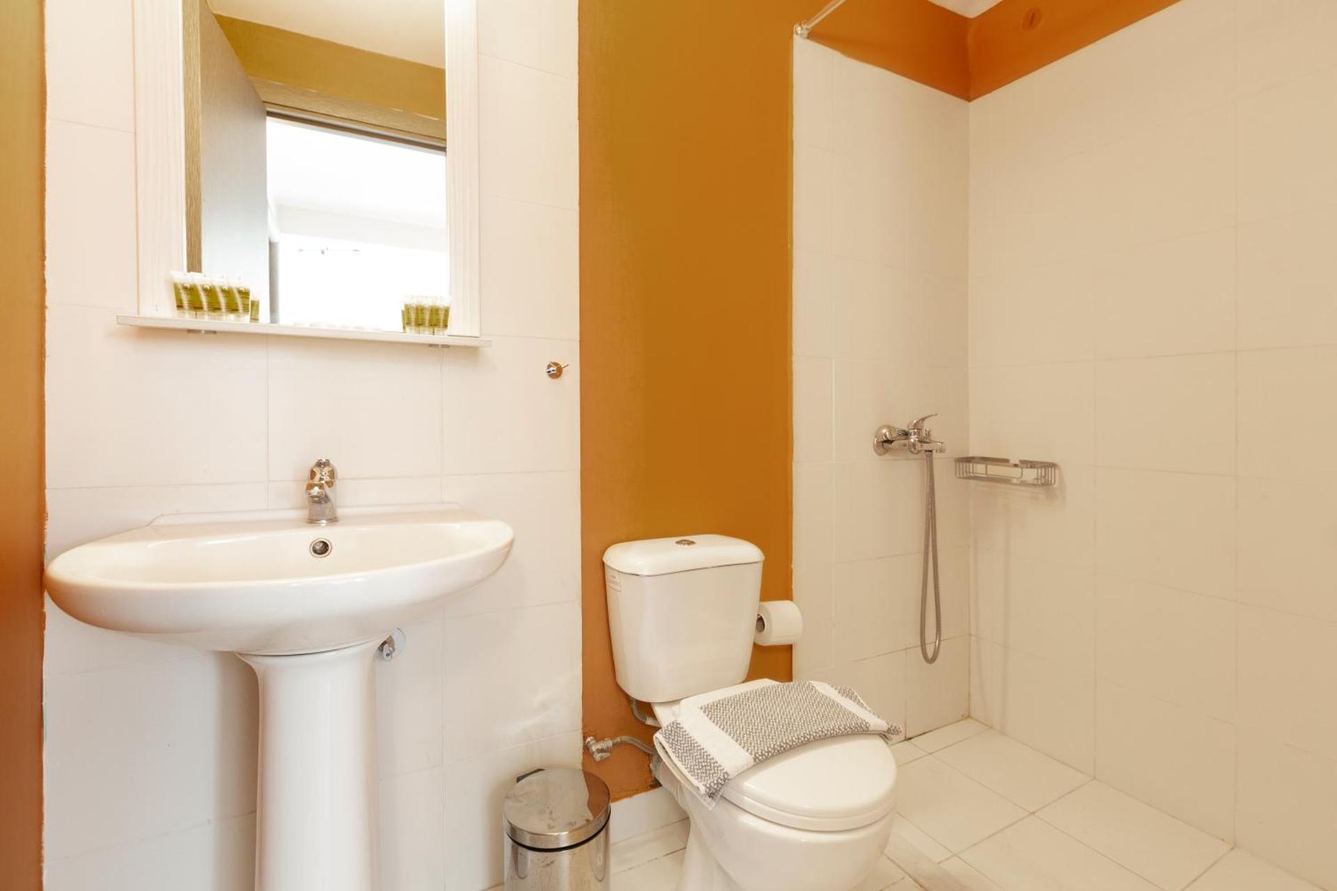 Psirri Place economy apartments centrally located - Photo 21