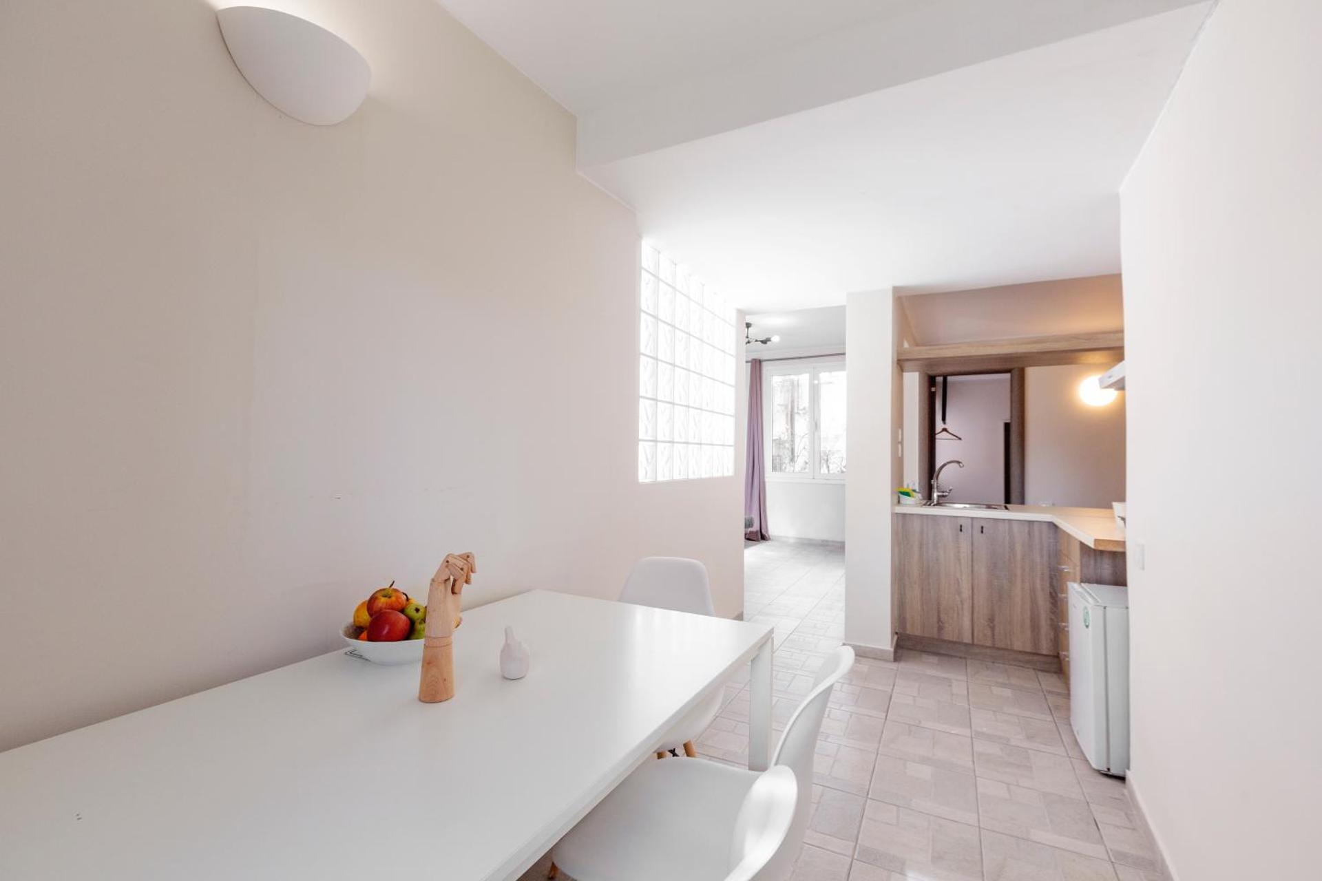 Psirri Place economy apartments centrally located - Photo 25