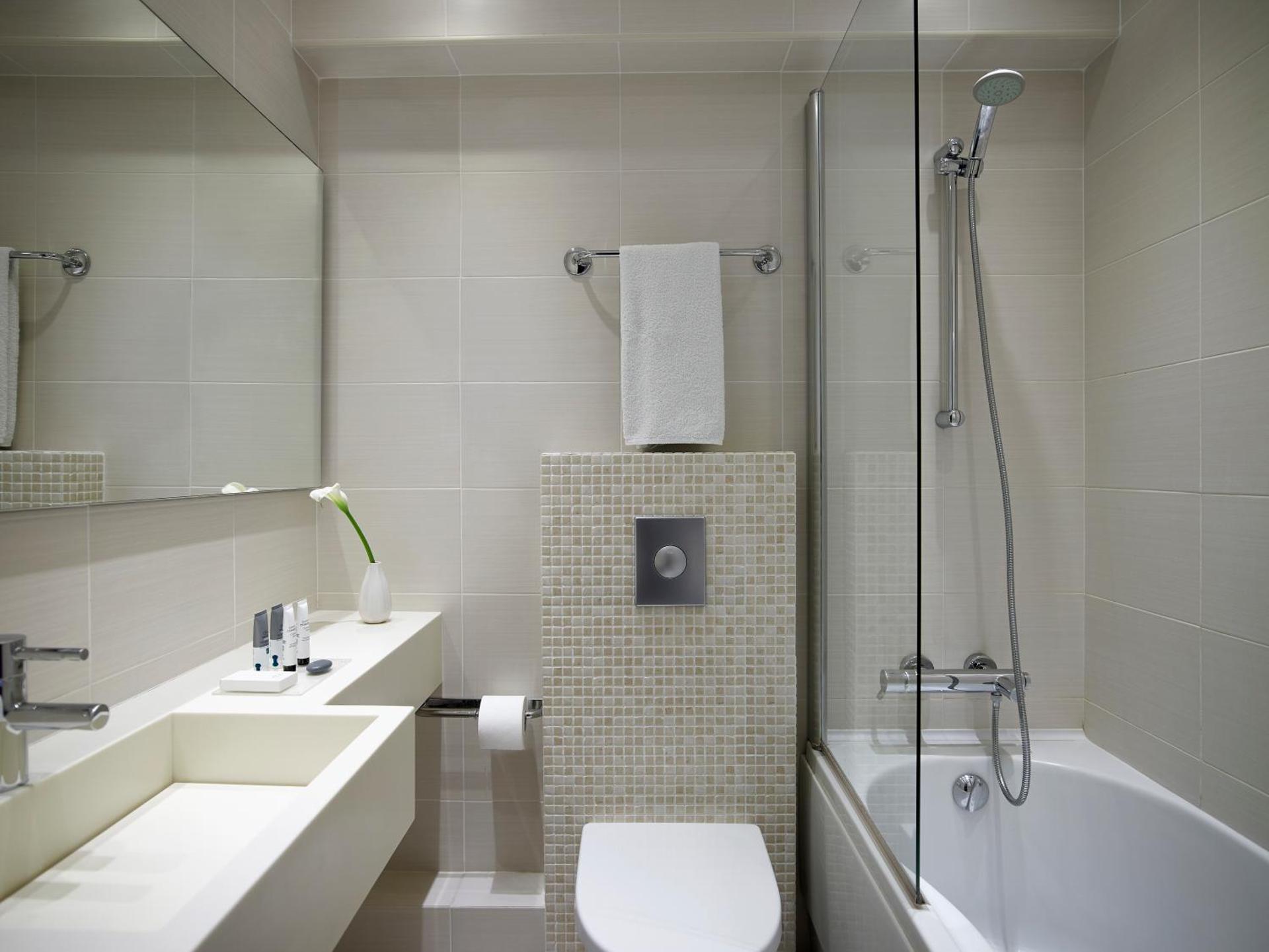 Family Room - Photo 4