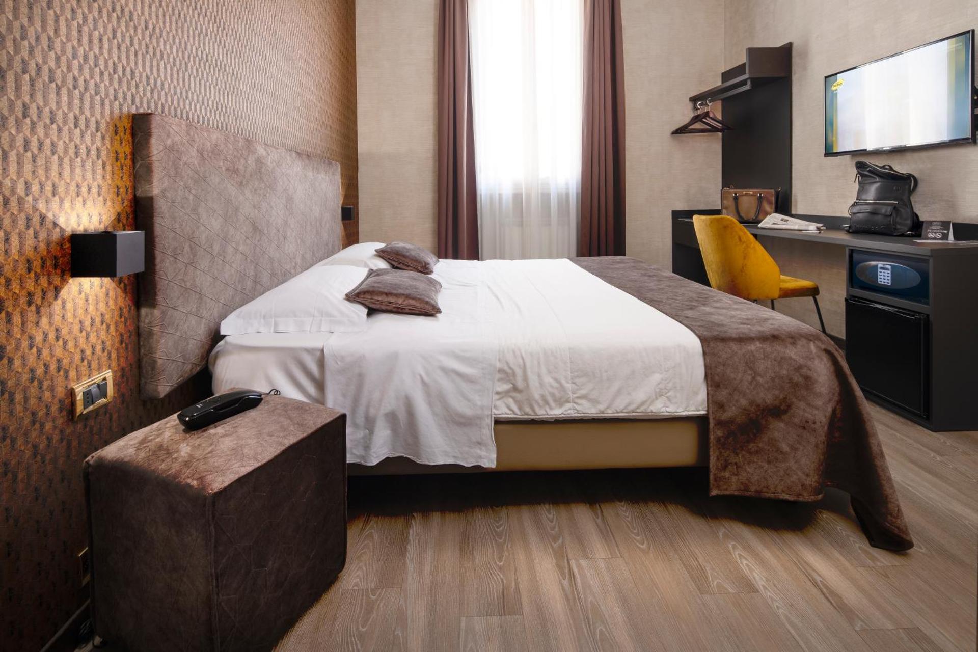 Hotel Astoria - Photo 17