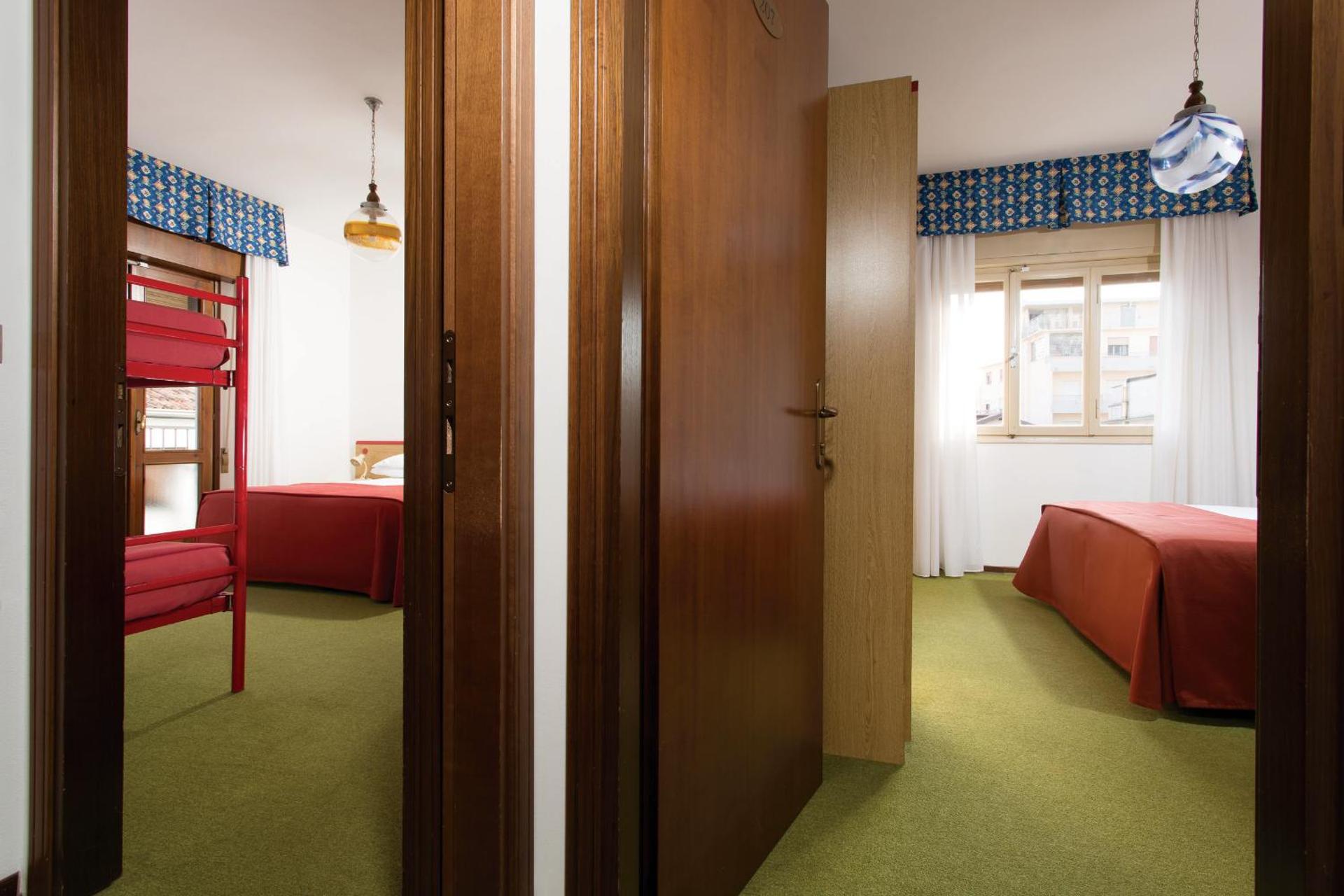 Hotel Diana - Photo 30