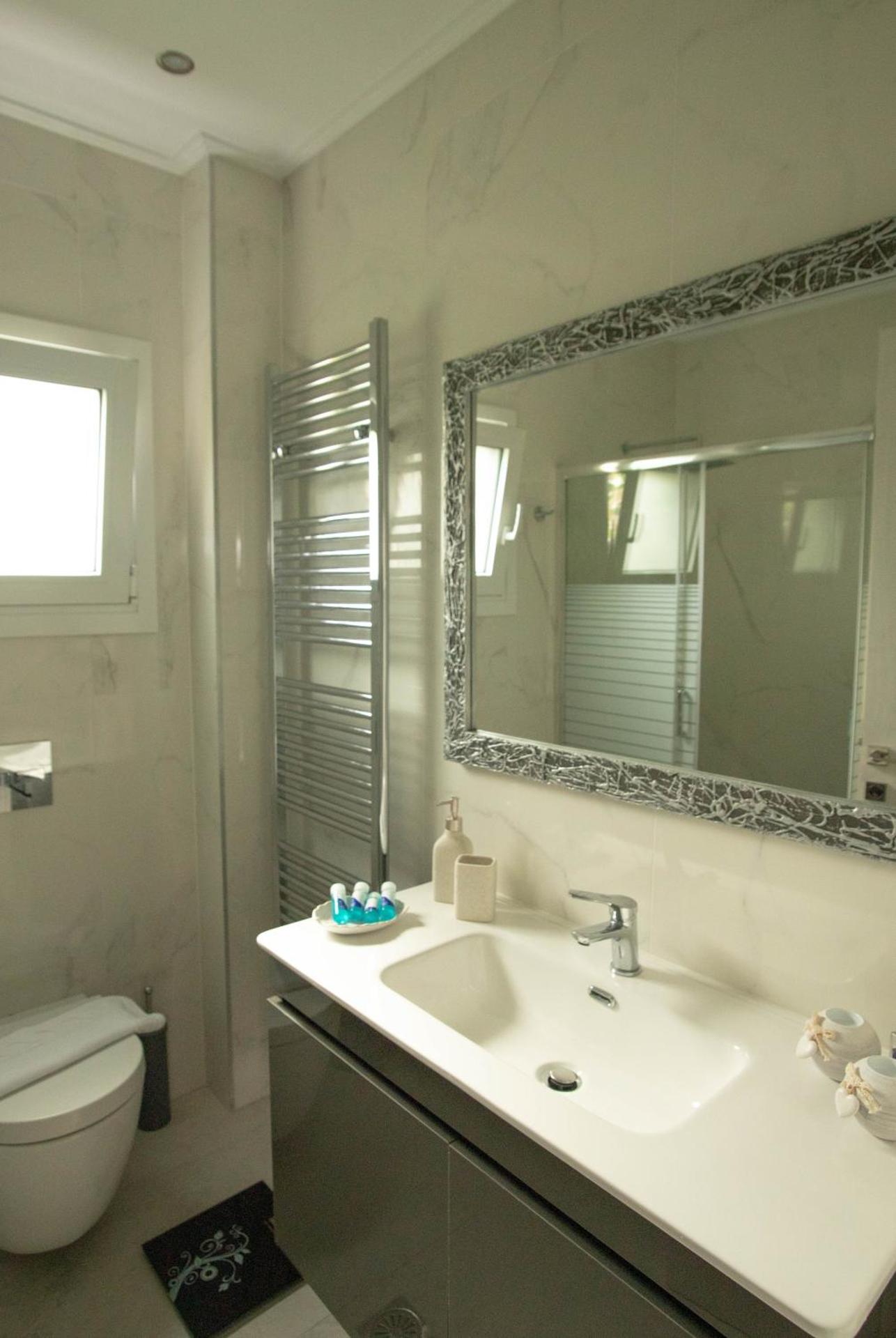 SantaCara City Apartment - Photo 15