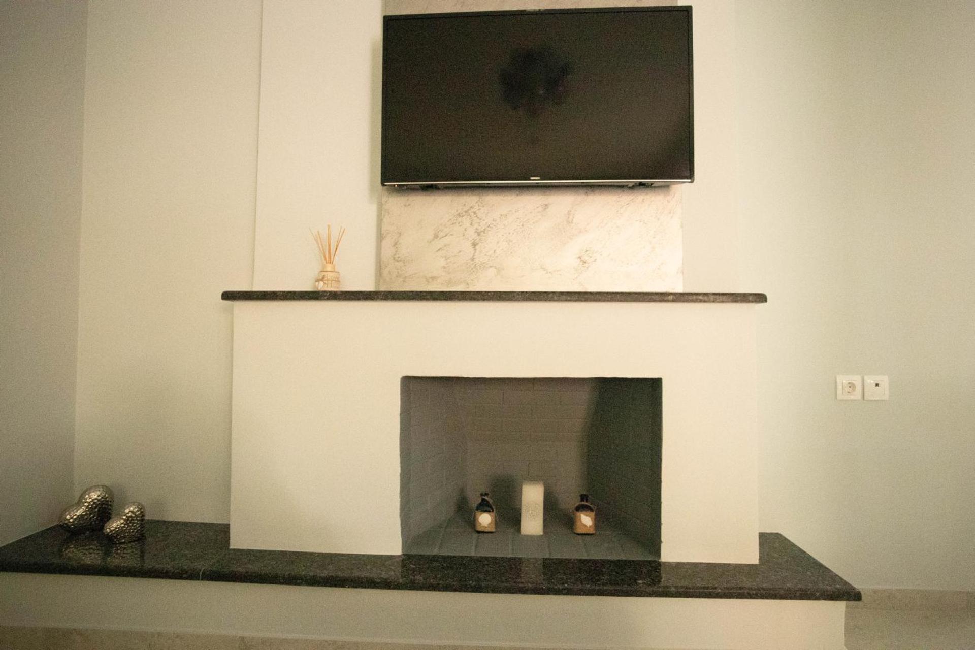 SantaCara City Apartment - Photo 17