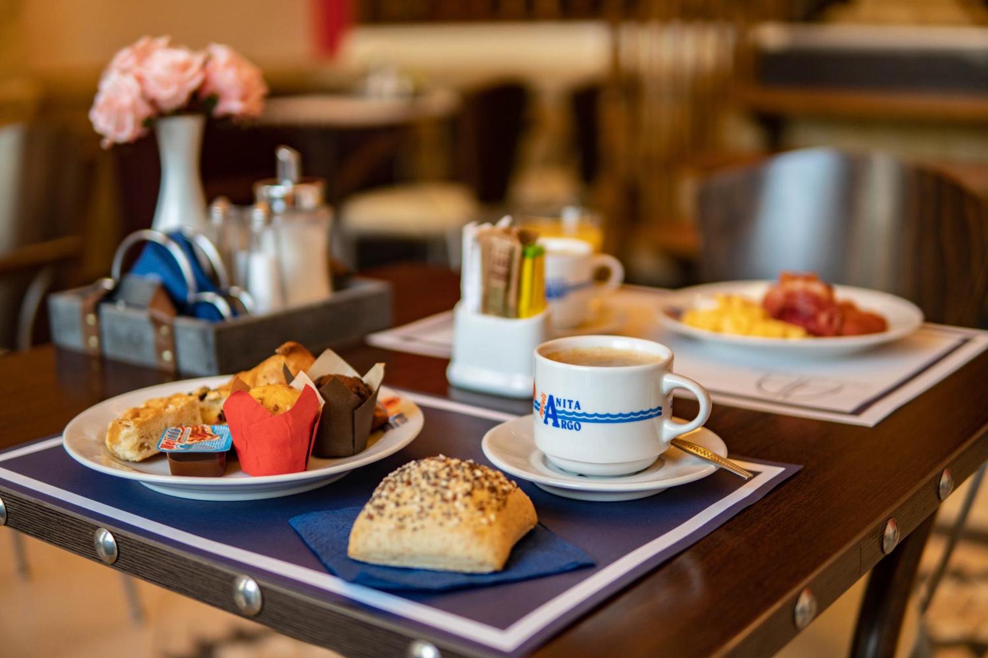 Argo Hotel Piraeus - Photo 105