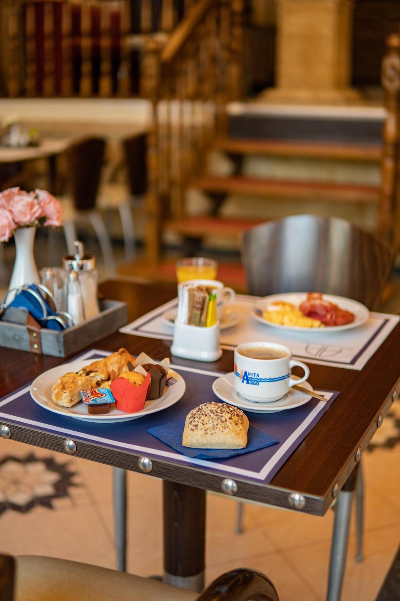 Anita Hotel - Photo 120