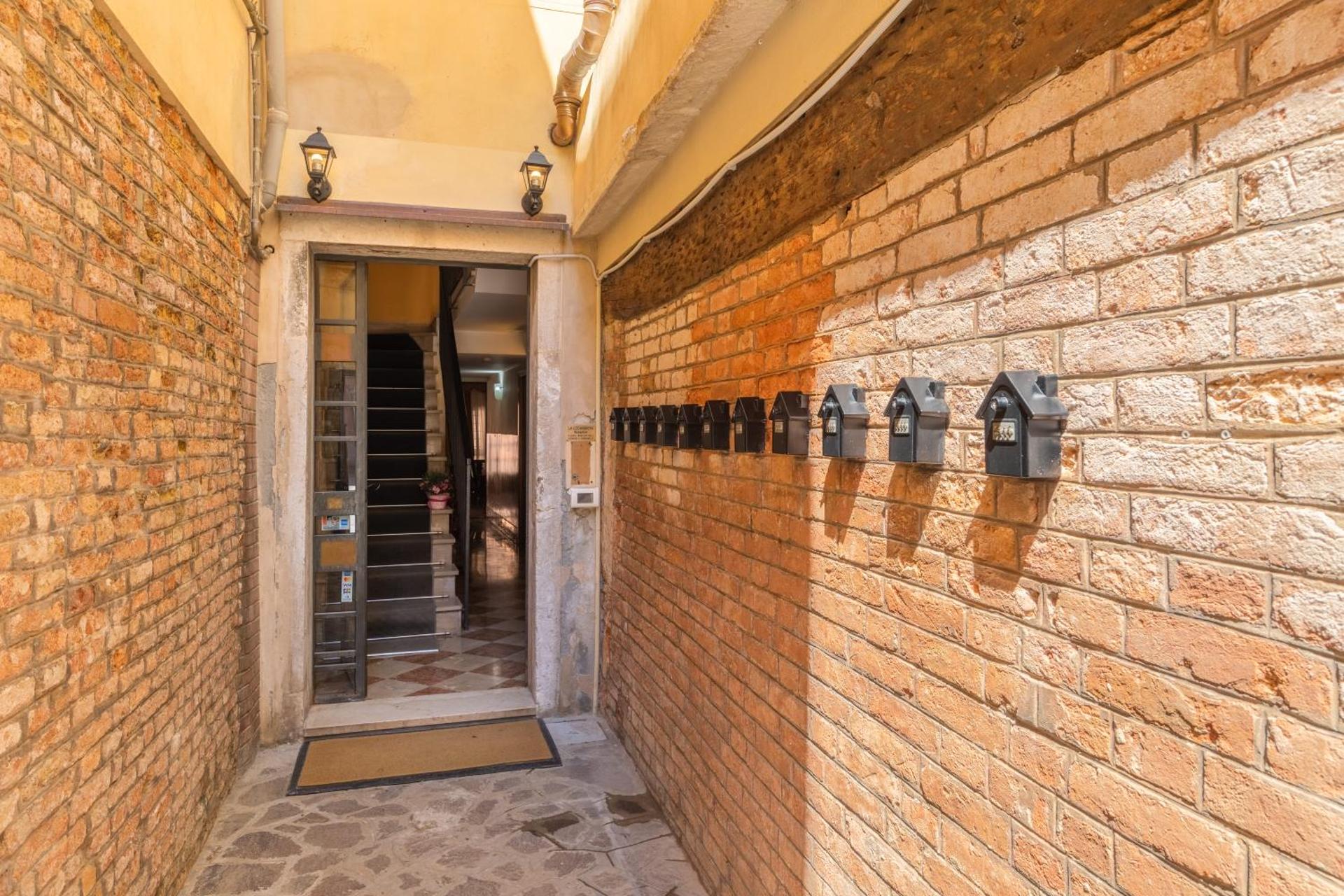 La Locandiera - Photo 16