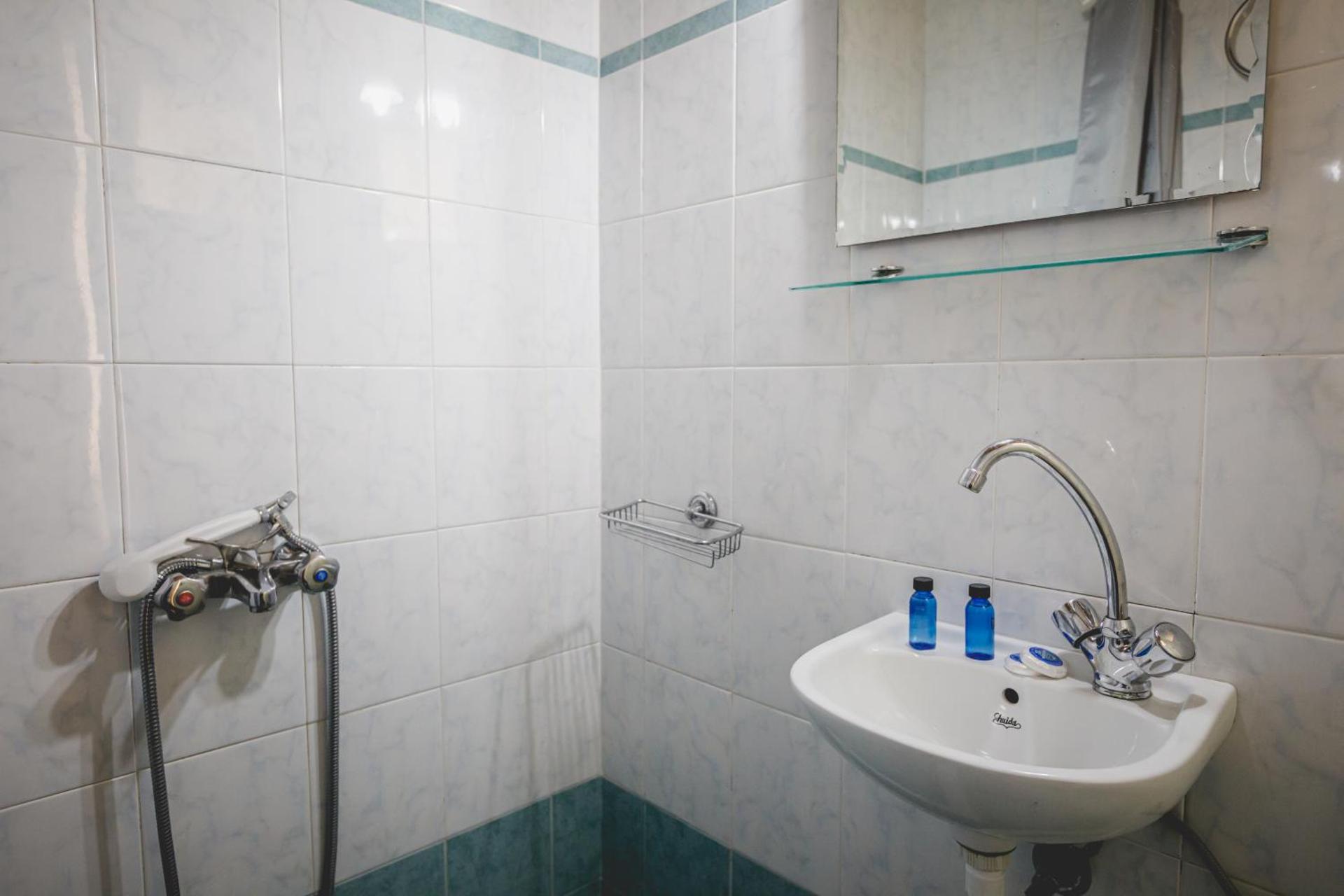 Small Double Room - Photo 4