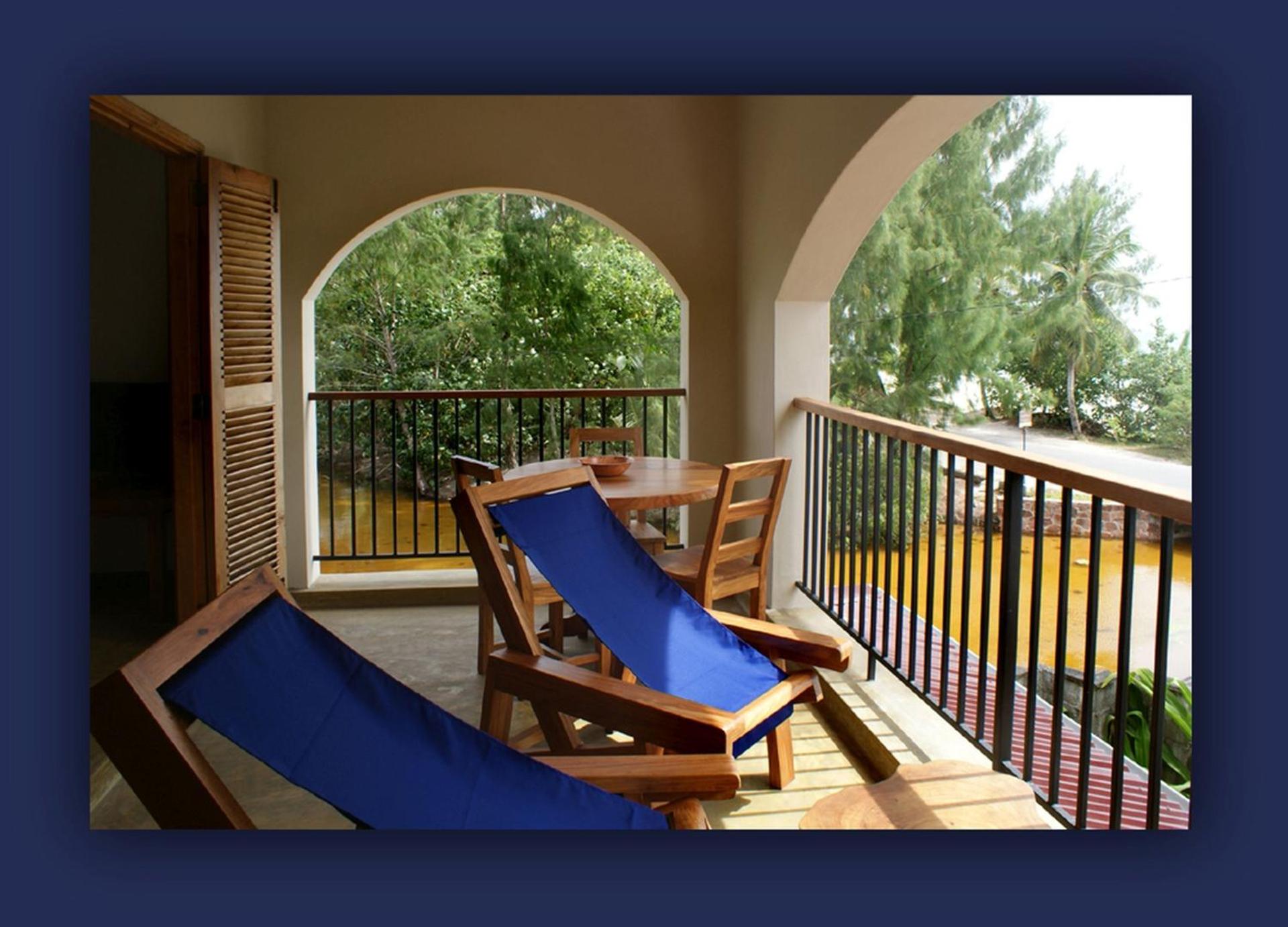L'Hirondelle Self Catering Guest House - Photo 24