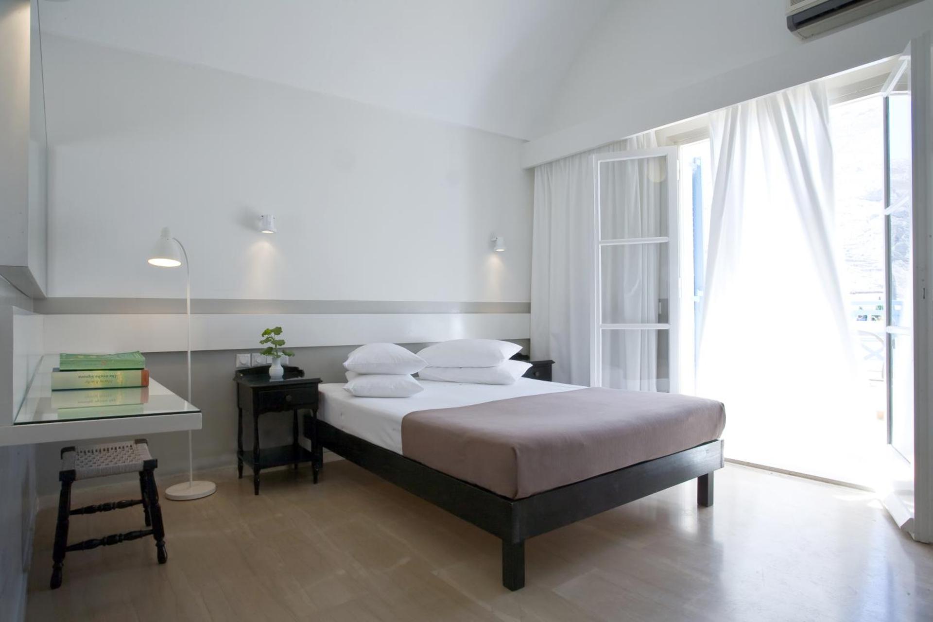 Kamari Beach Hotel - Photo 2