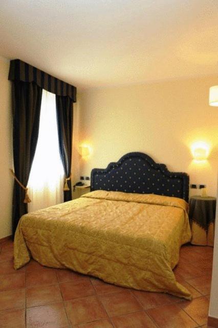 Hotel Urbano V - Photo 25