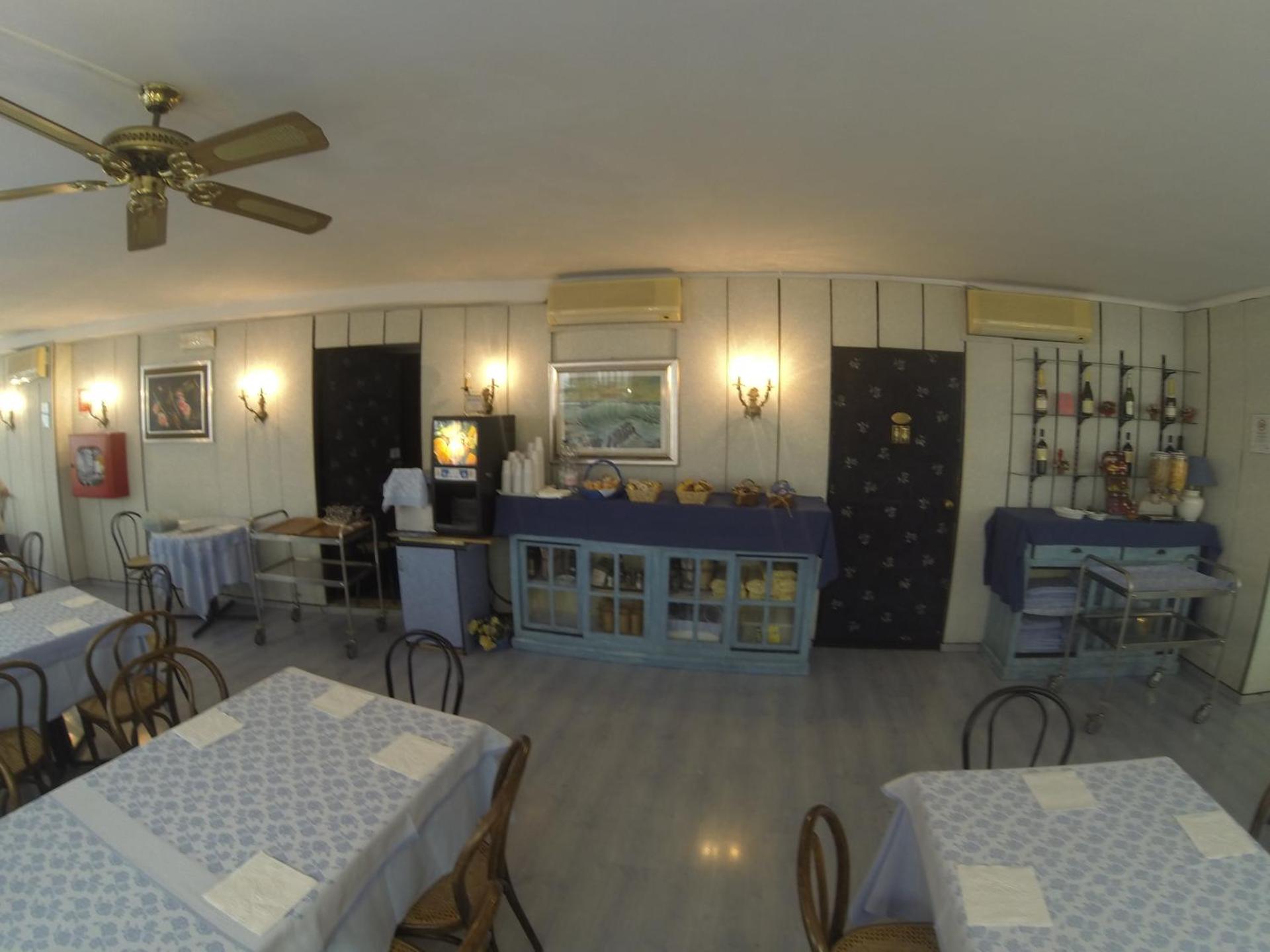 Hotel Belvedere - Photo 37