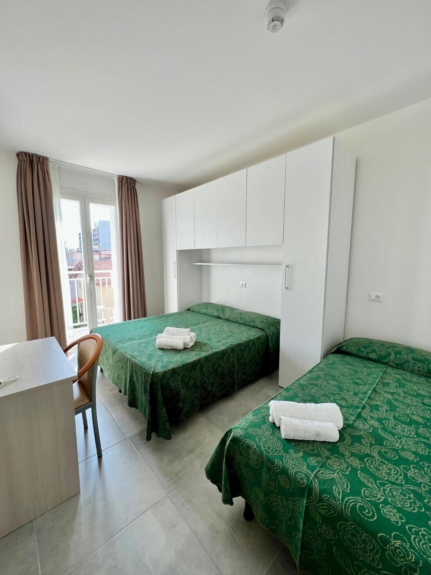 Triple Room with Beach Access