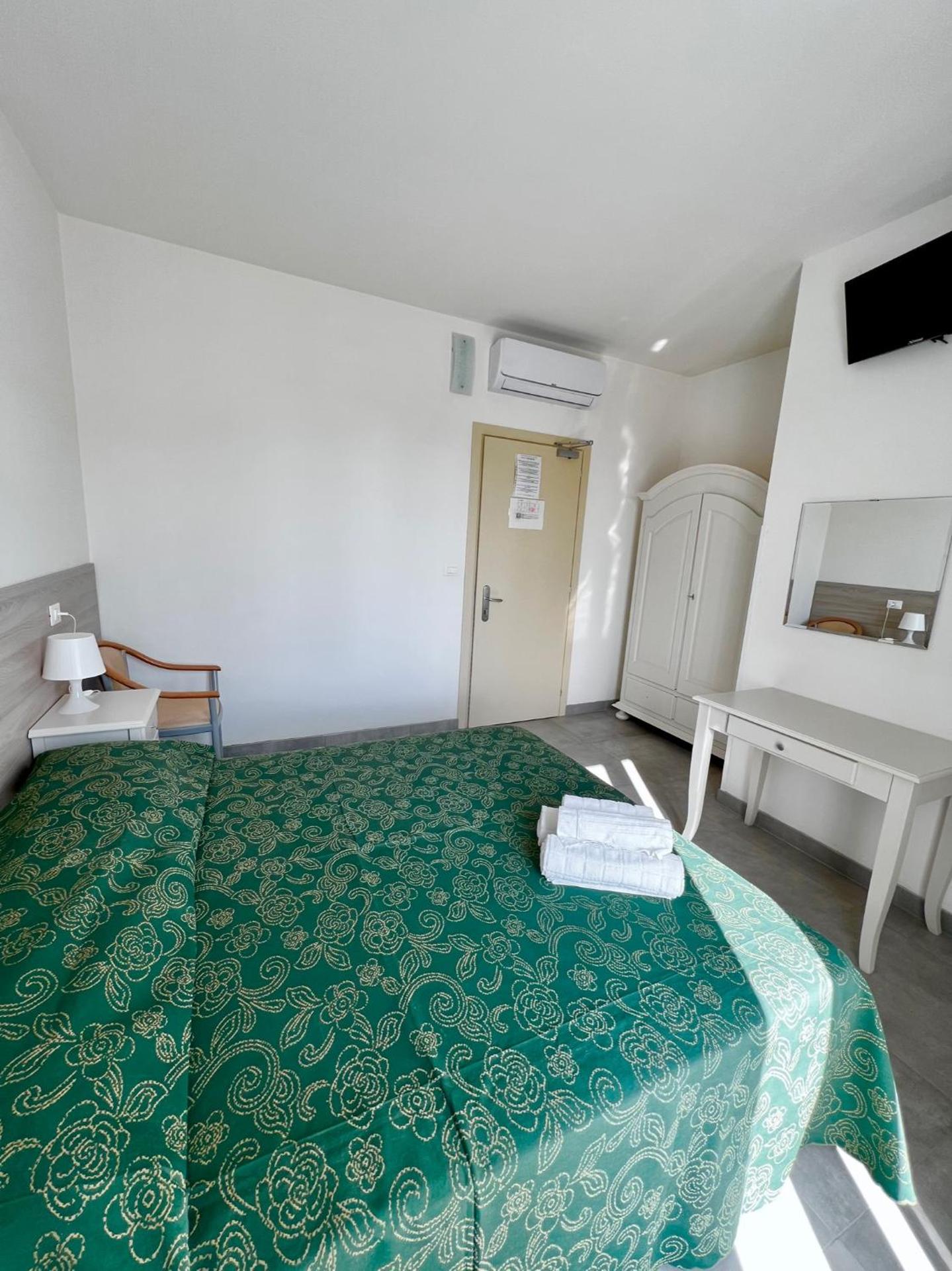 Double or Twin Room with Beach Access