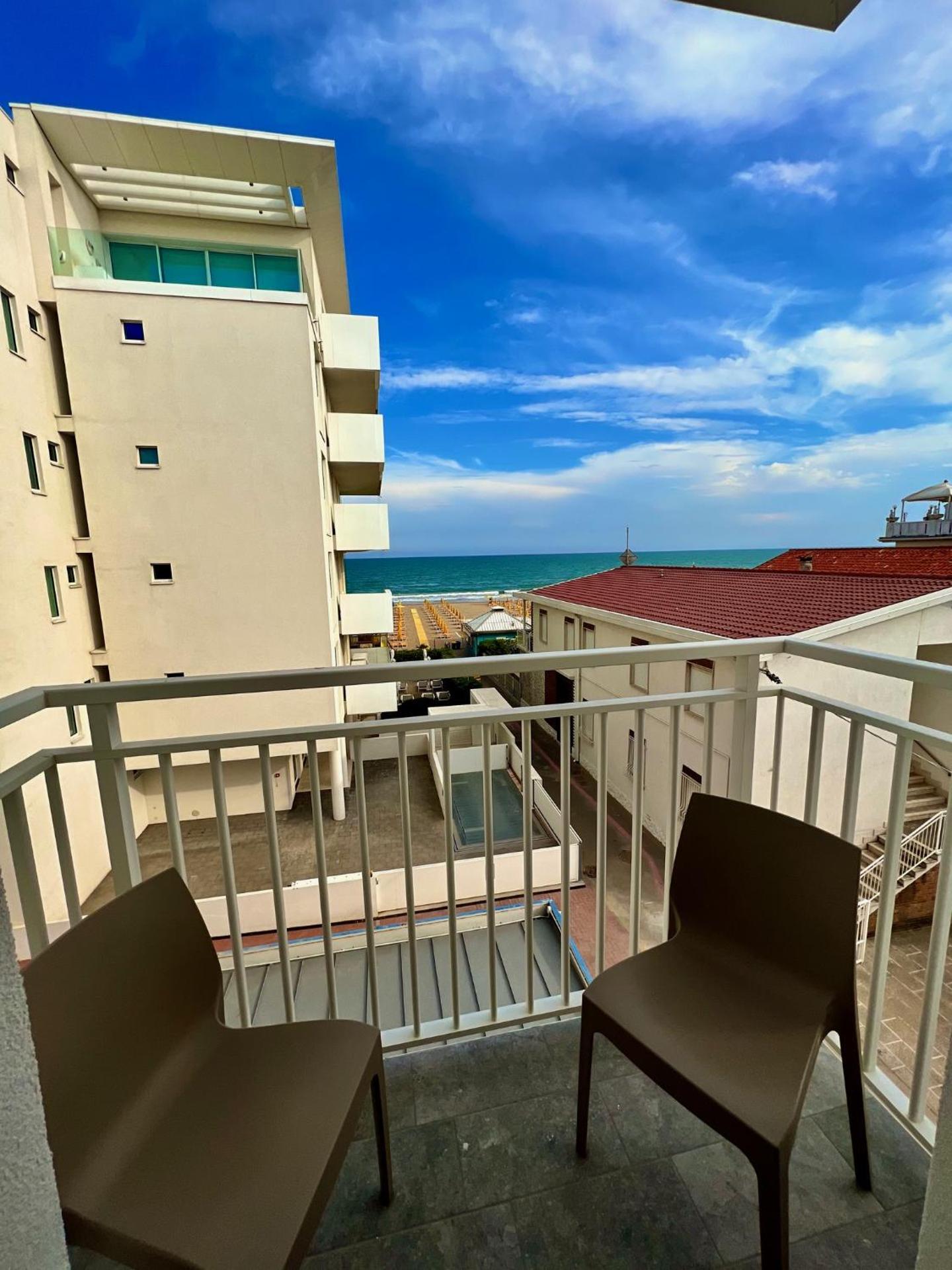 Deluxe Double Room with Balcony and Sea View