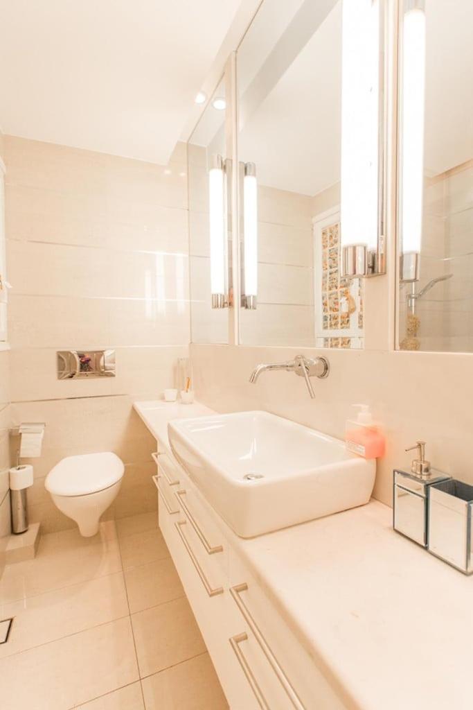 A Cozy Apt in Kolonaki of Athens - Photo 20