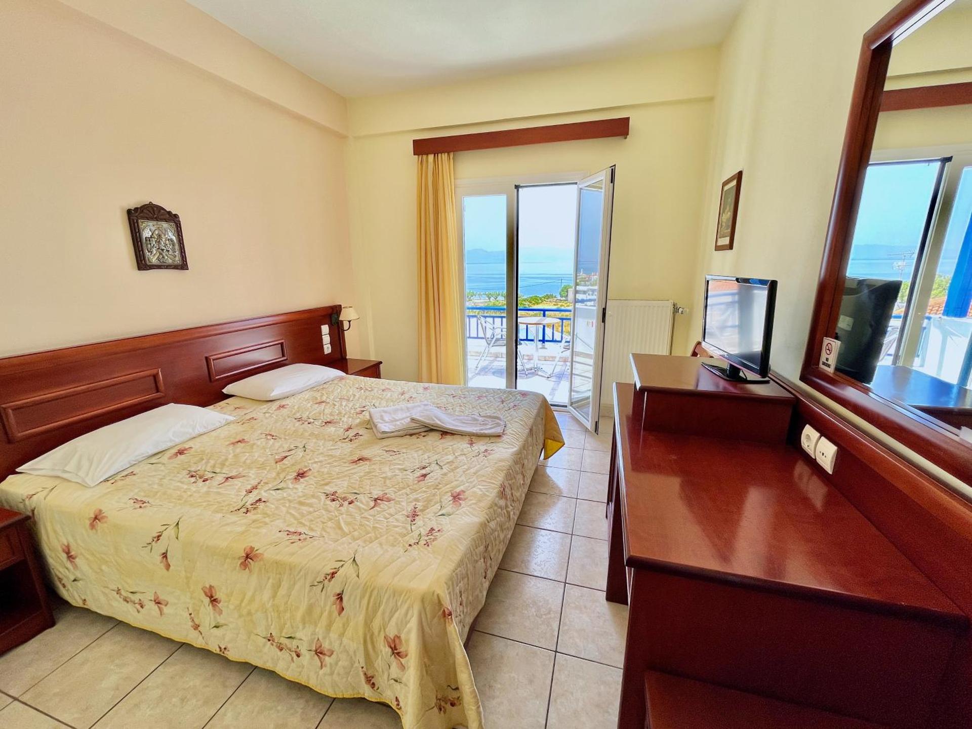 Venardos Hotel - Photo 8