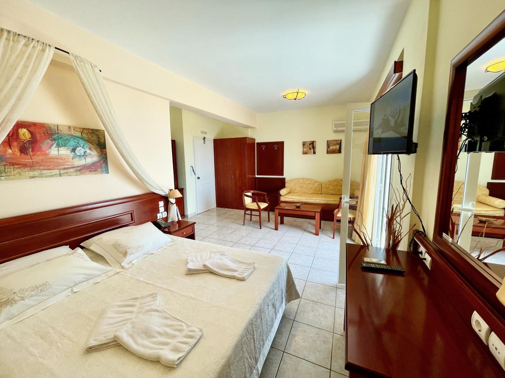 Venardos Hotel - Photo 32